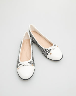 
                  
                    Load image into Gallery viewer, Tomaz NN165 Ladies Tweed Flats (White)
                  
                
