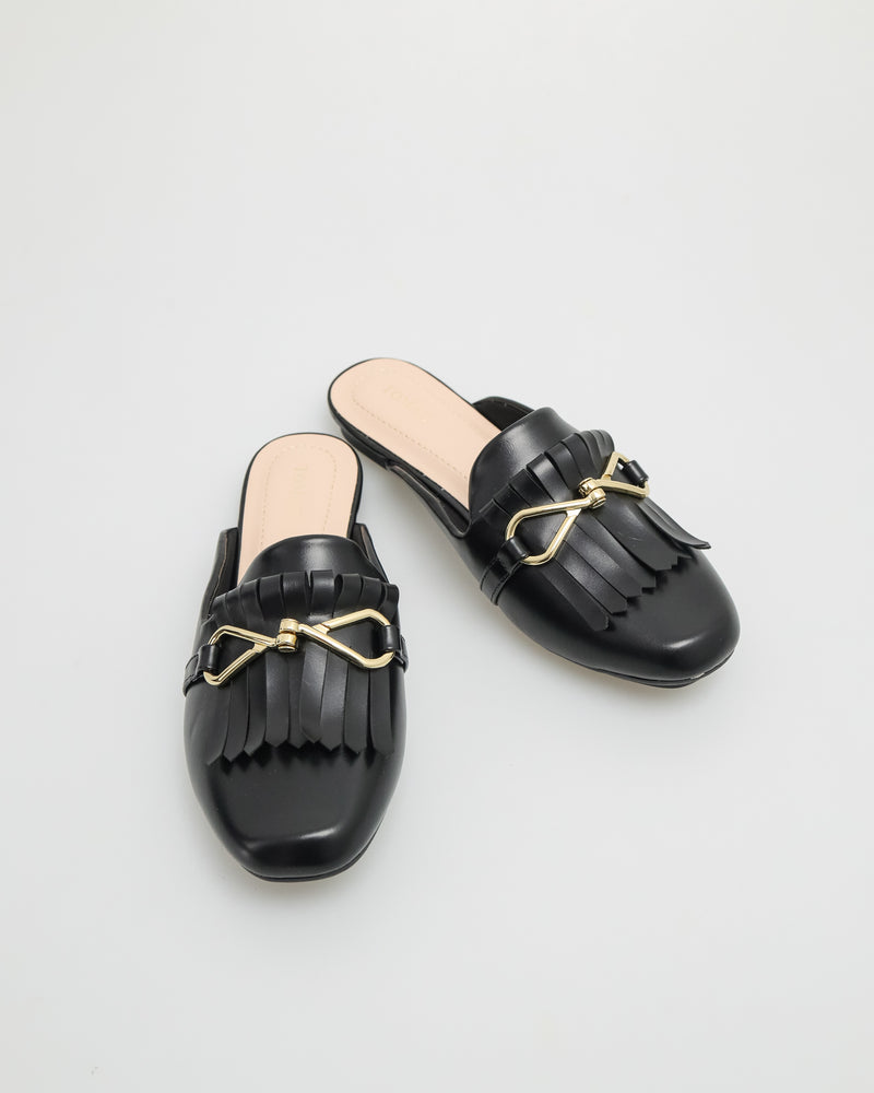 
                  
                    Load image into Gallery viewer, Tomaz NN168 Ladies Fringe Slip On (Black)
                  
                