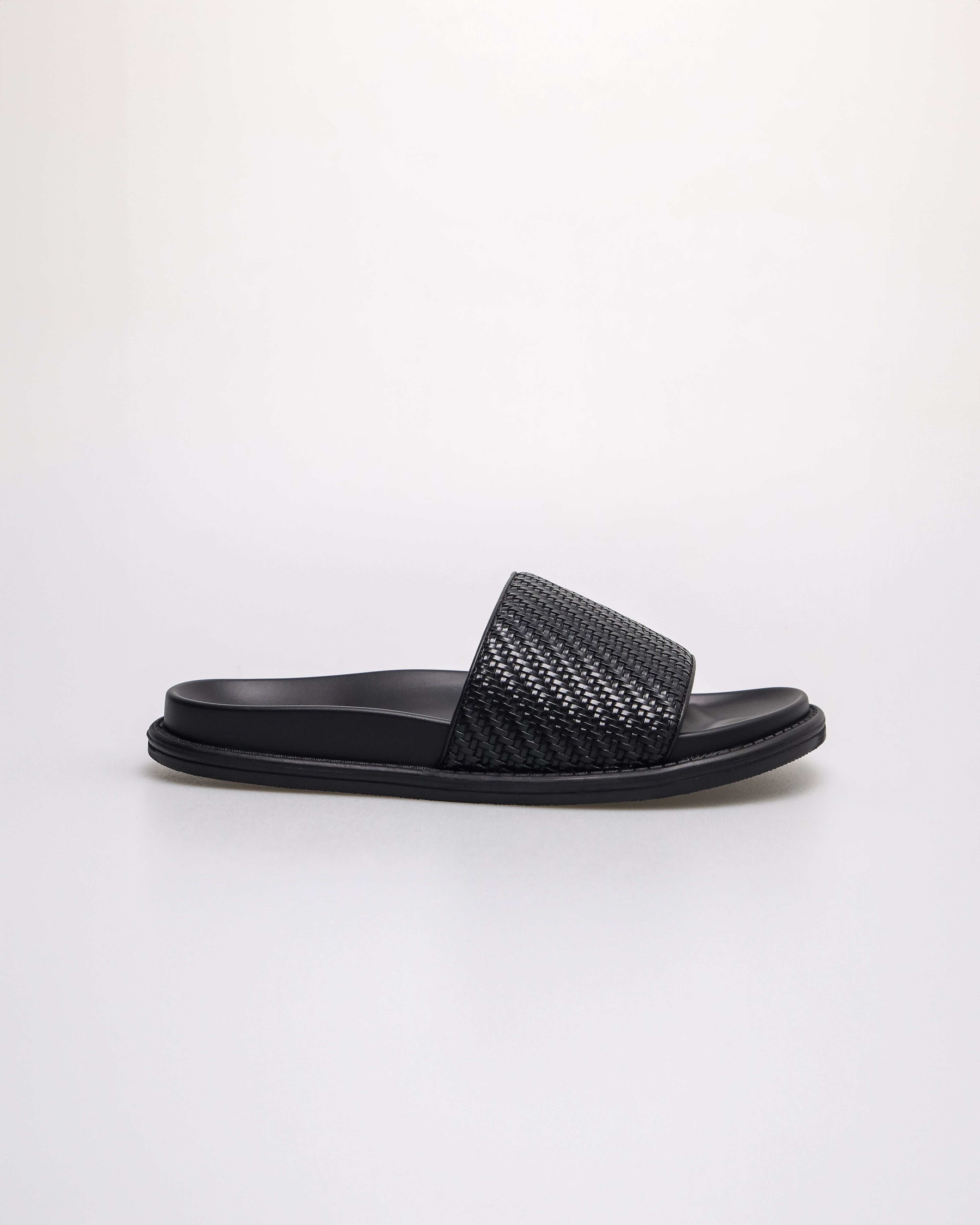 Tomaz C683 Men's Woven Sandals (Black)