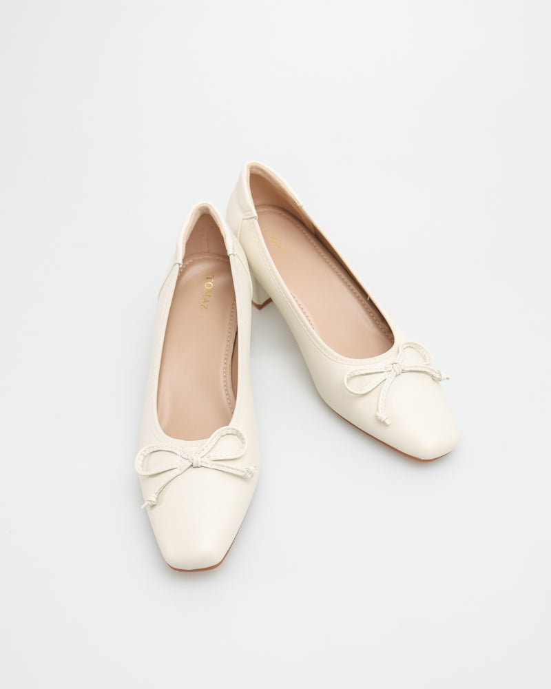 
                  
                    Load image into Gallery viewer, Tomaz FL030 Ladies Bow Tie Heels (Cream)
                  
                