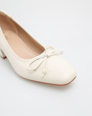 
                  
                    Load image into Gallery viewer, Tomaz FL030 Ladies Bow Tie Heels (Cream)
                  
                