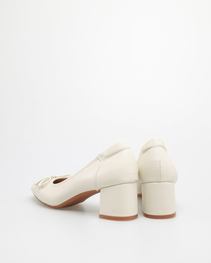
                  
                    Load image into Gallery viewer, Tomaz FL030 Ladies Bow Tie Heels (Cream)
                  
                