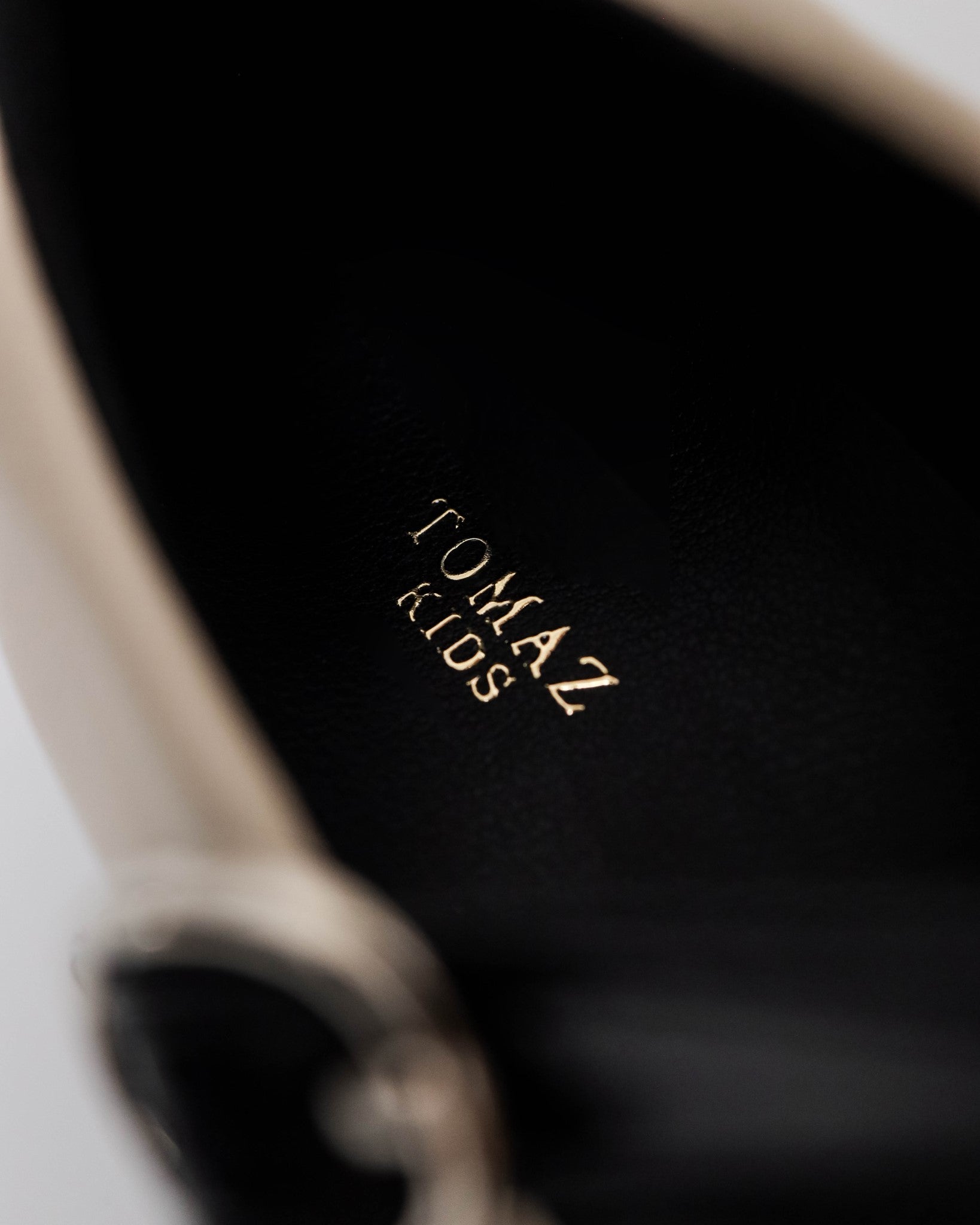 #color_black/cream