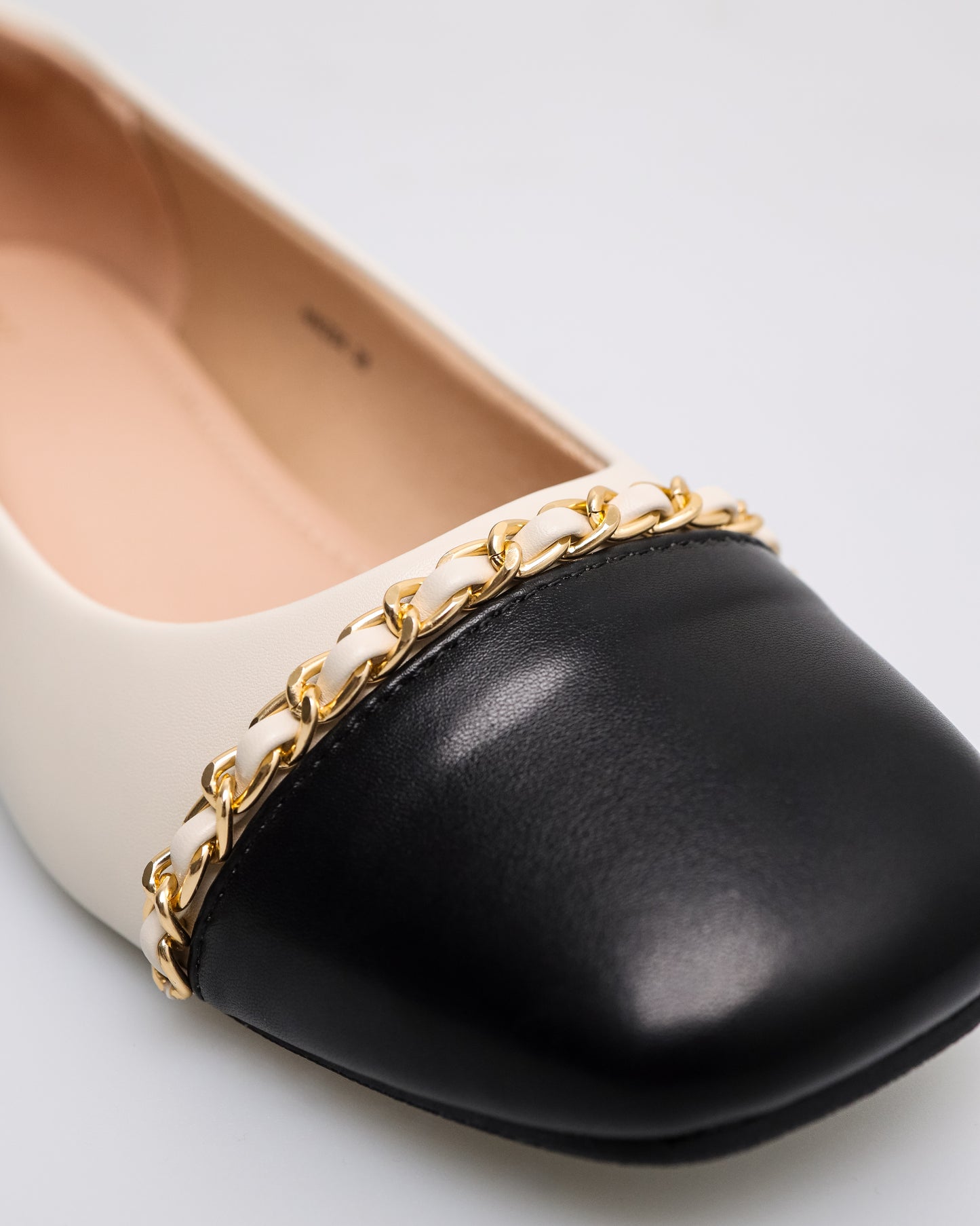 Tomaz NN284 Ladies Gold Chain Flats (Black/Cream)