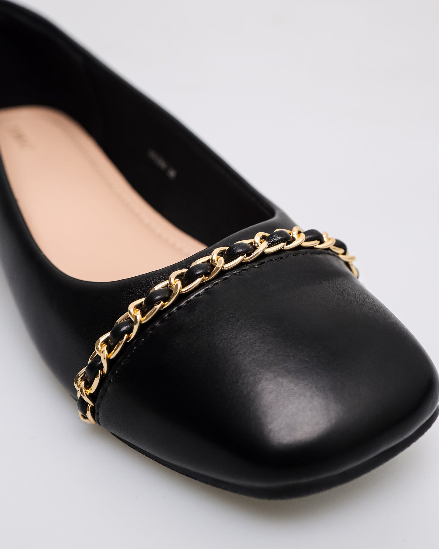 Tomaz NN284 Ladies Gold Chain Flats (Black)