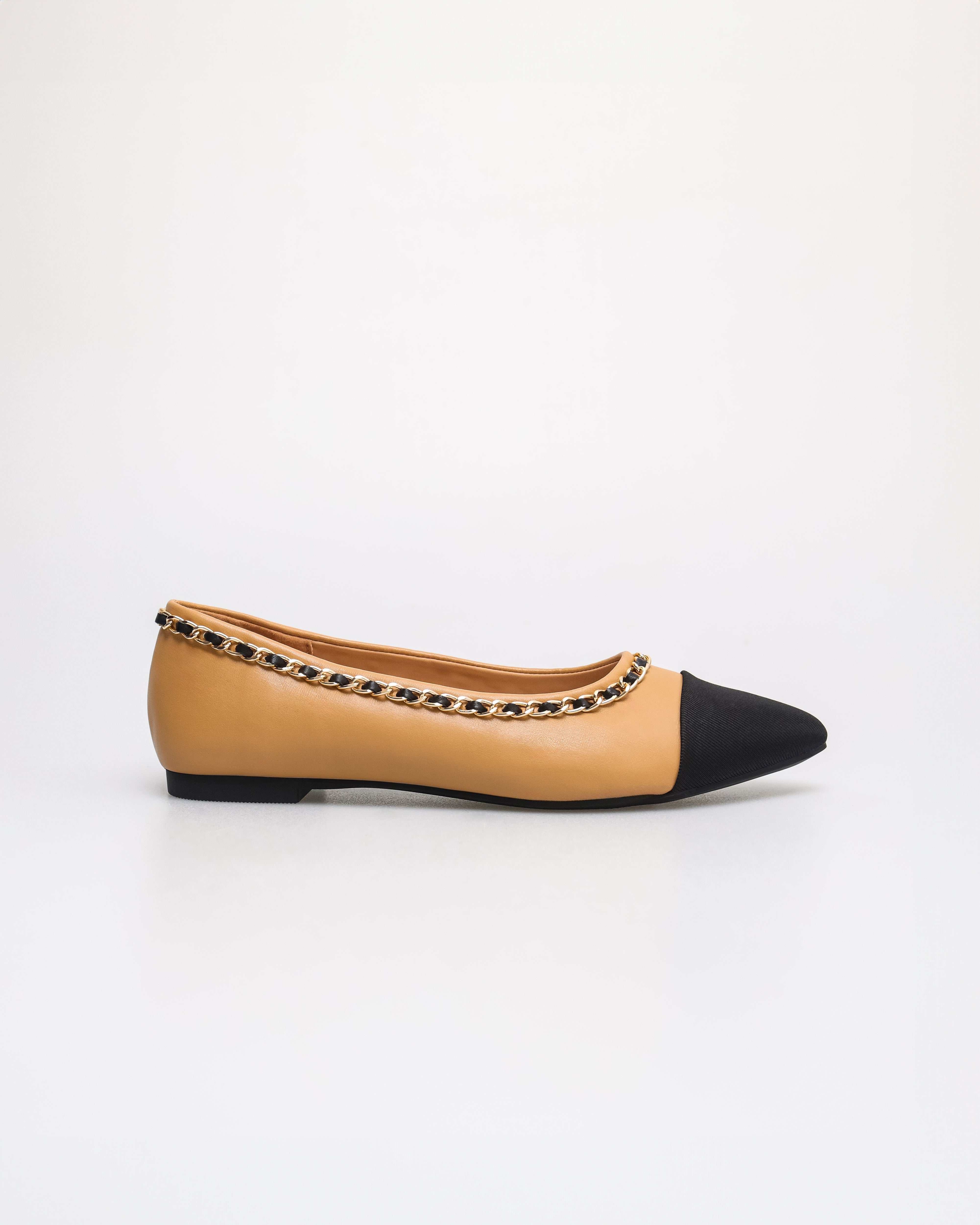 Tomaz YX190 Ladies Chain-Trimmed Ballet Flat (Black/Camel)