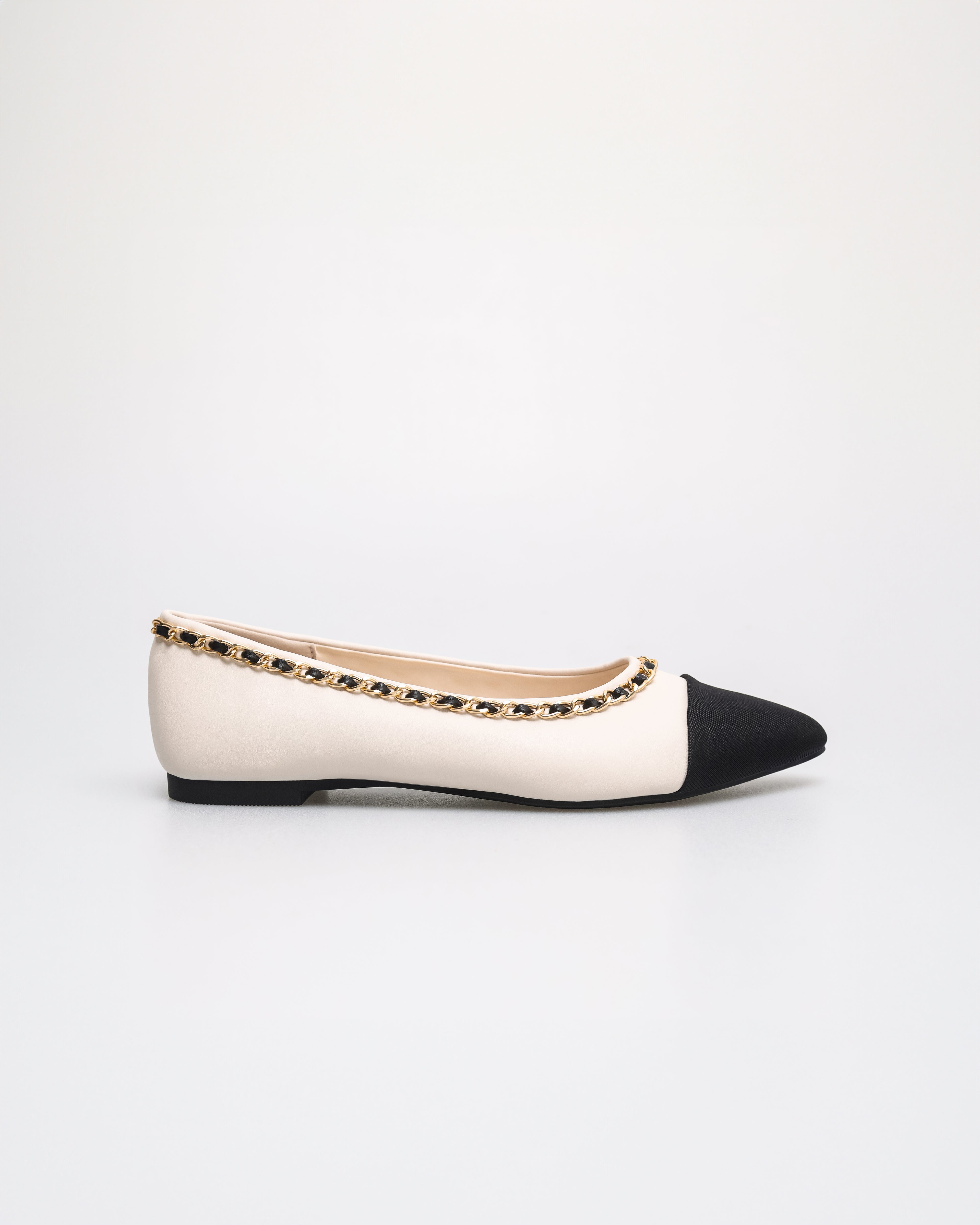 Tomaz YX190 Ladies Chain-Trimmed Ballet Flat (Black/Cream)