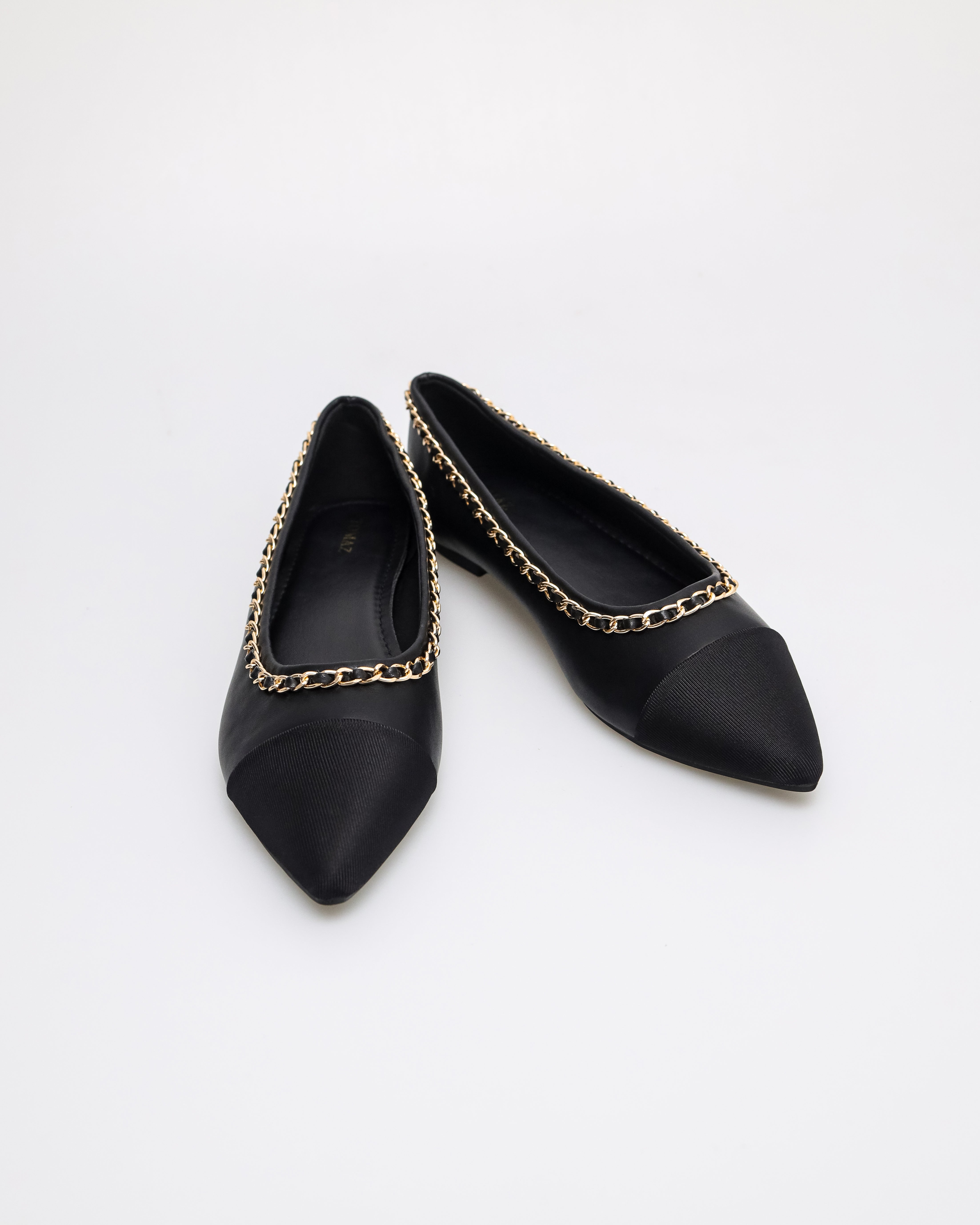 Tomaz YX190 Ladies Chain-Trimmed Ballet Flat (Black)