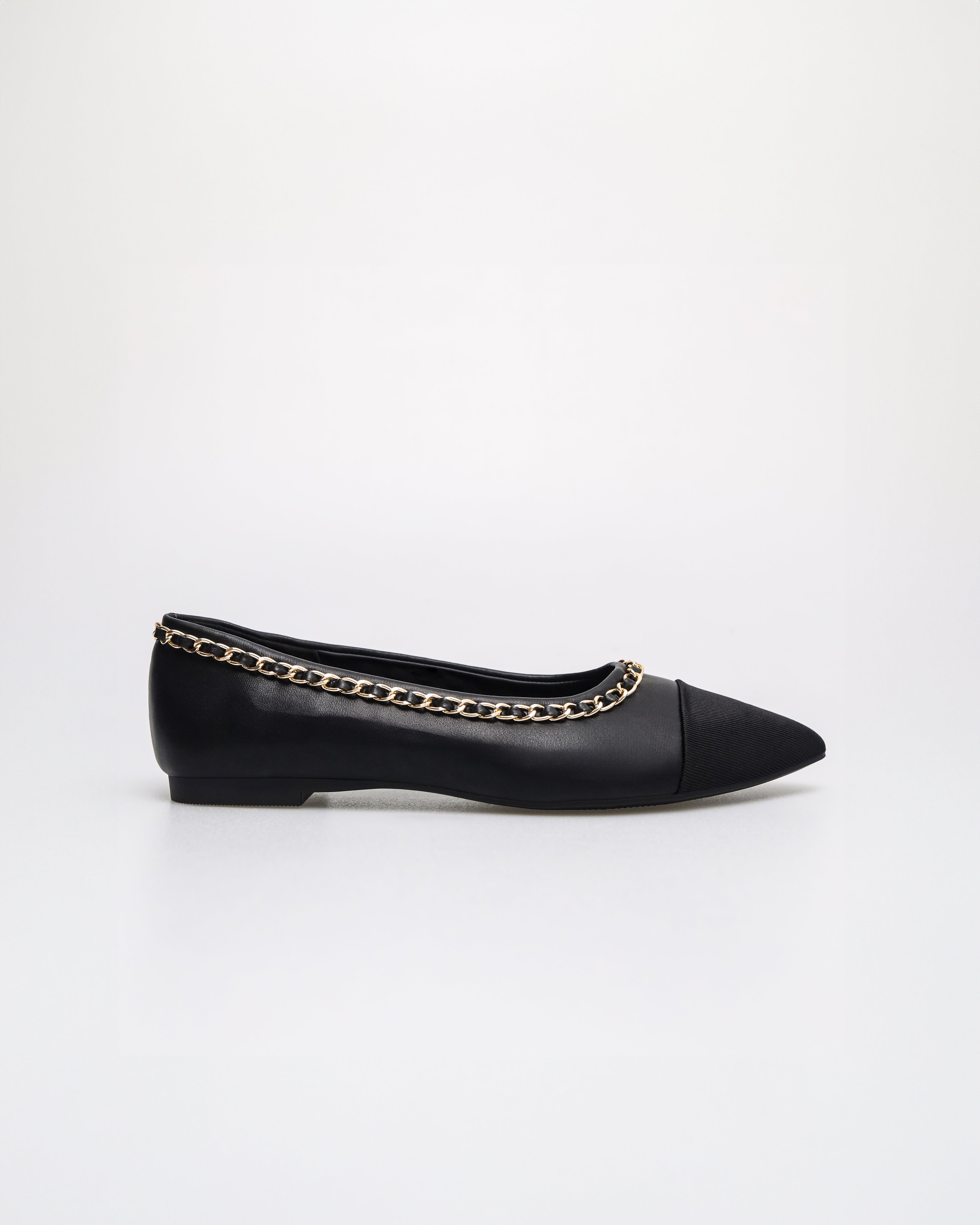 Tomaz YX190 Ladies Chain-Trimmed Ballet Flat (Black)