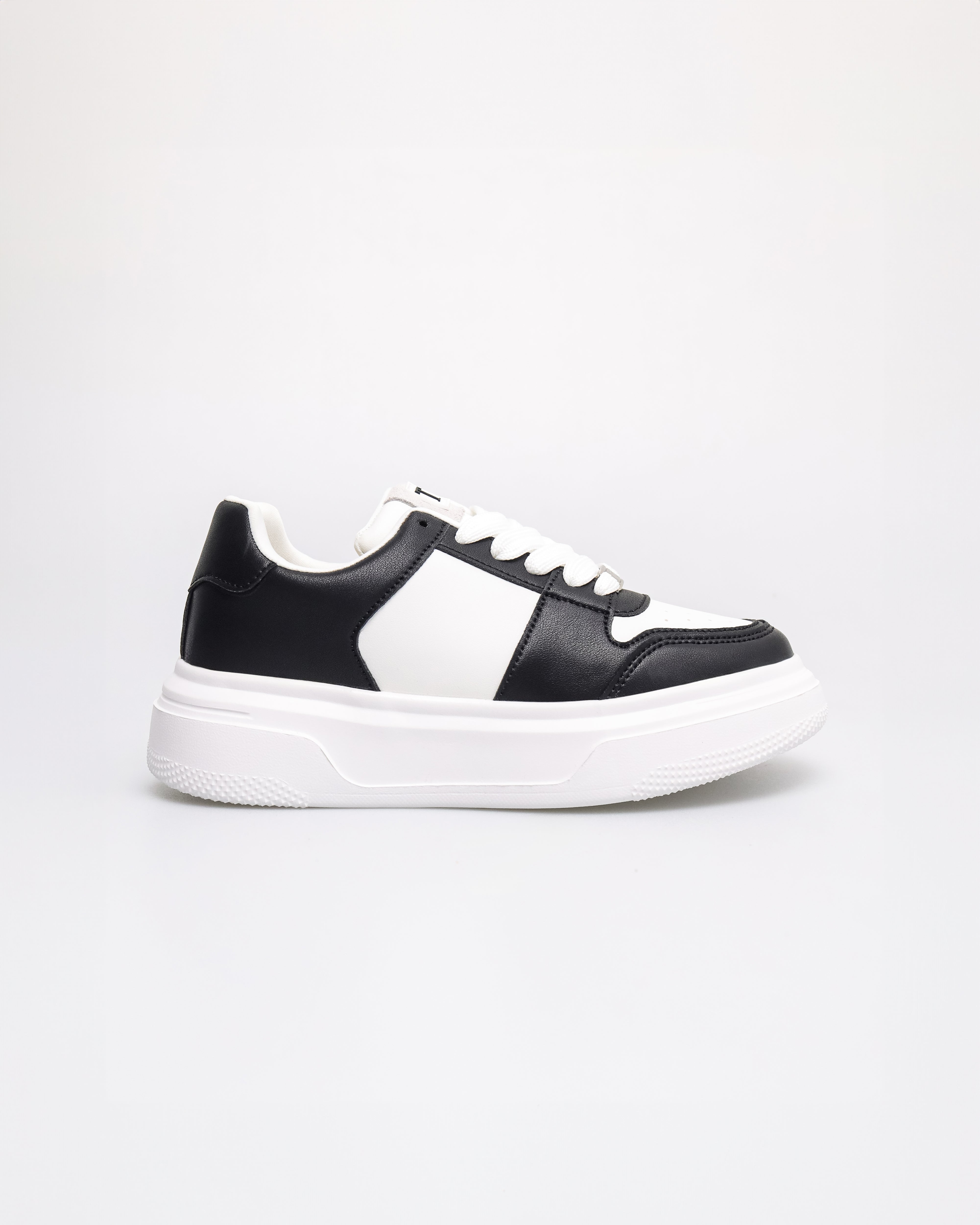 Tomaz YX206 Ladies Urban Comfort Sneaker (White/Black)