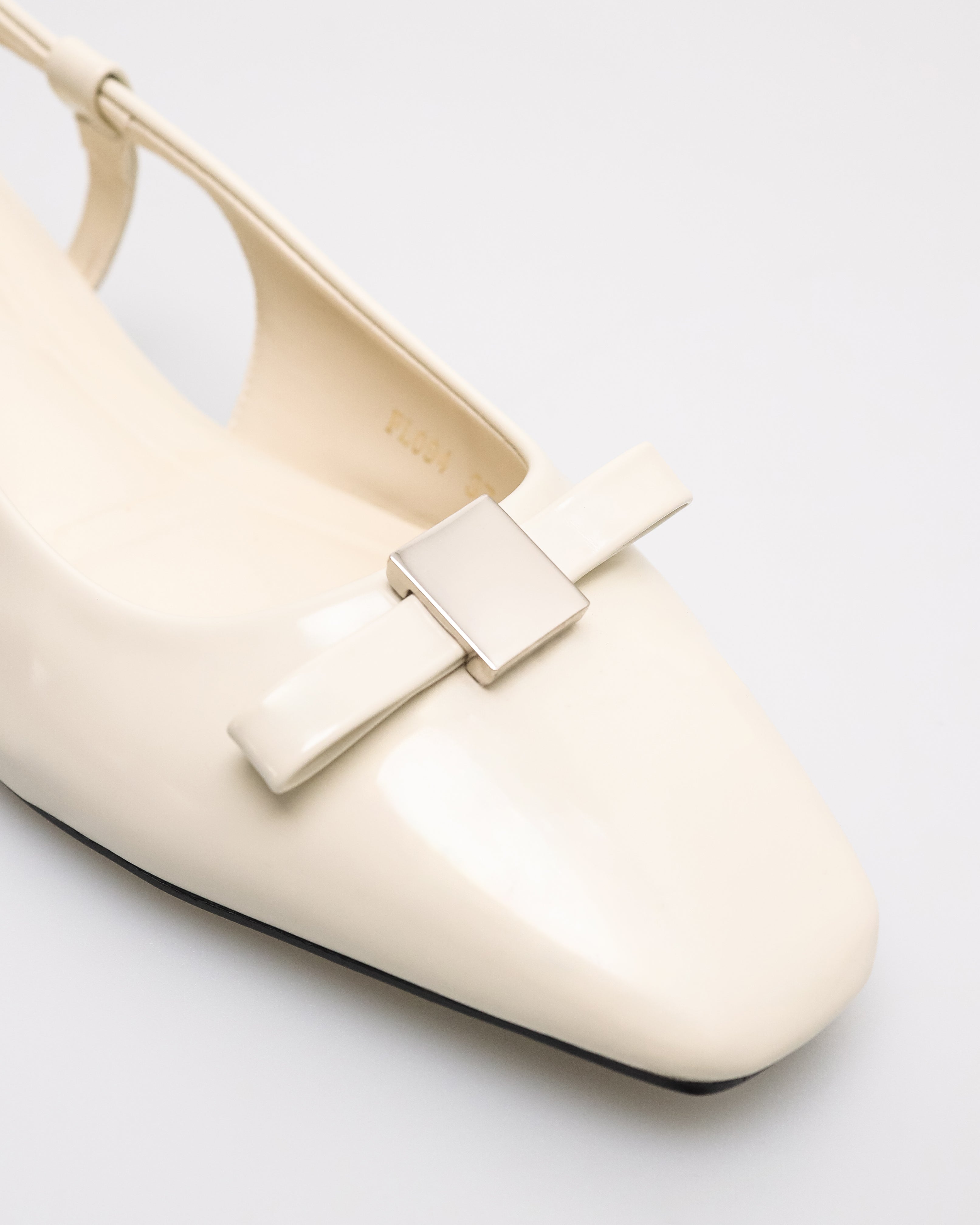 Tomaz FL094 Ladies Ribbon Flats (Ivory)