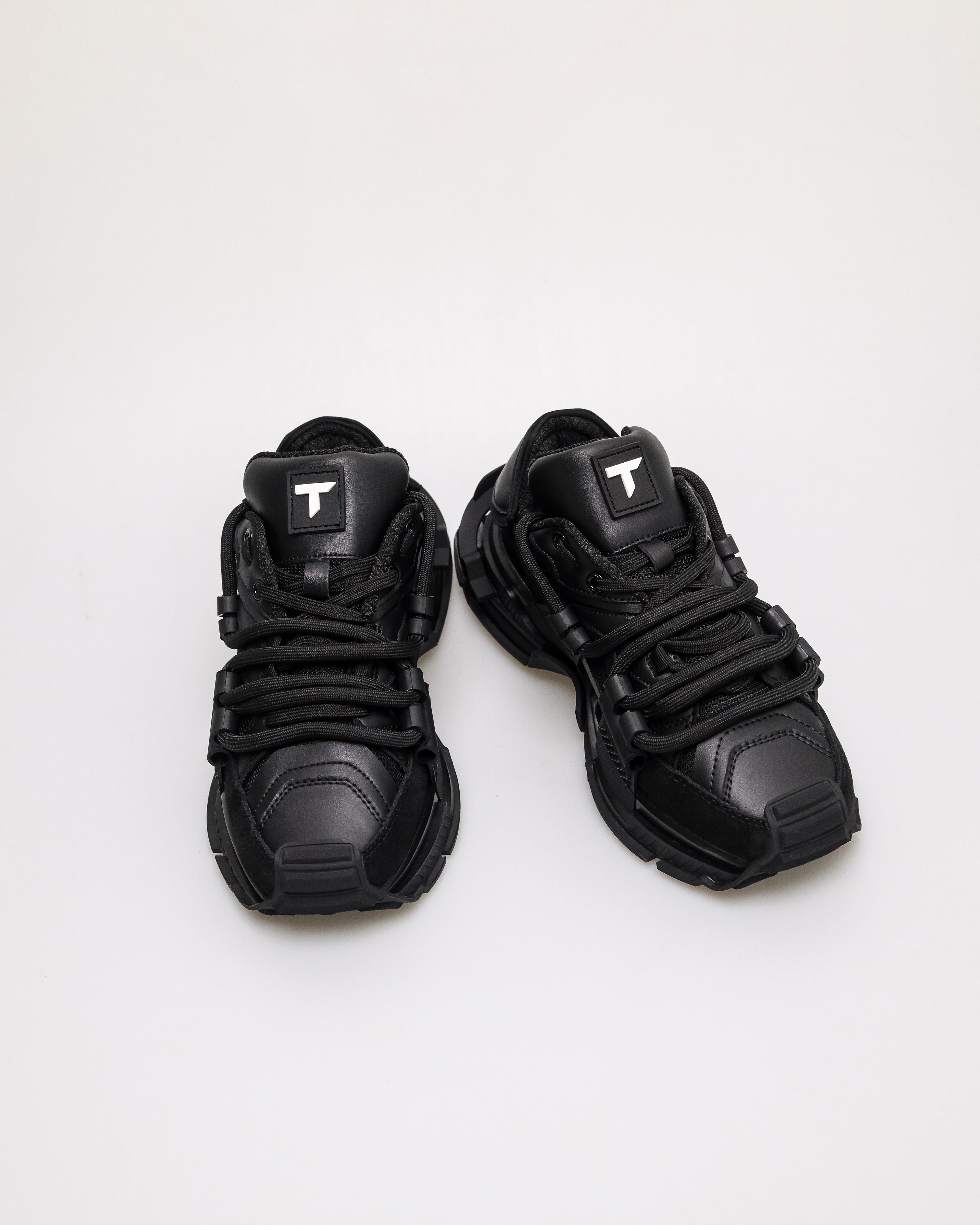 Tomaz TBB030L T-runner Sneakers (Black)