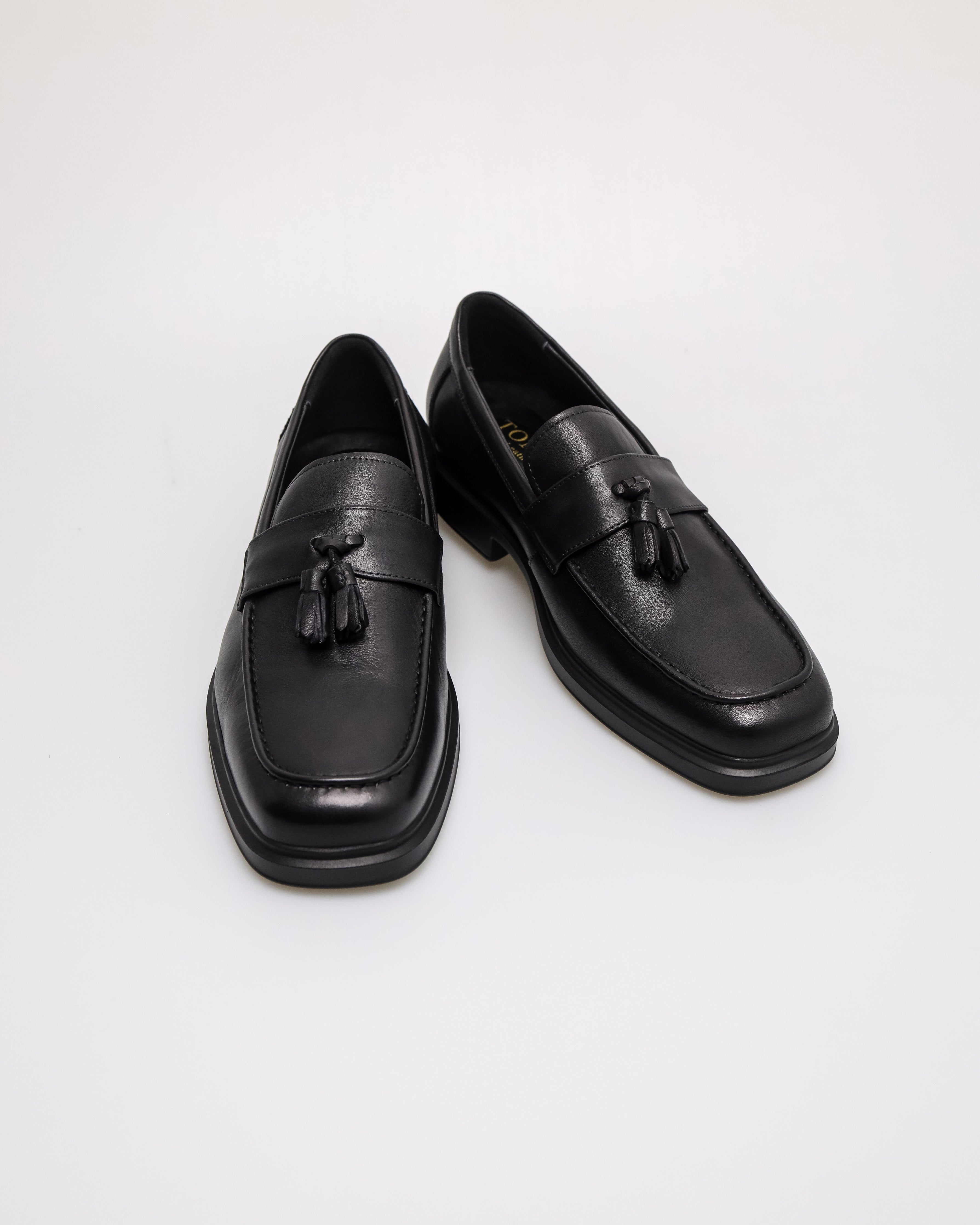 Tomaz F441 Men's Regal Tassel Loafer (Black)