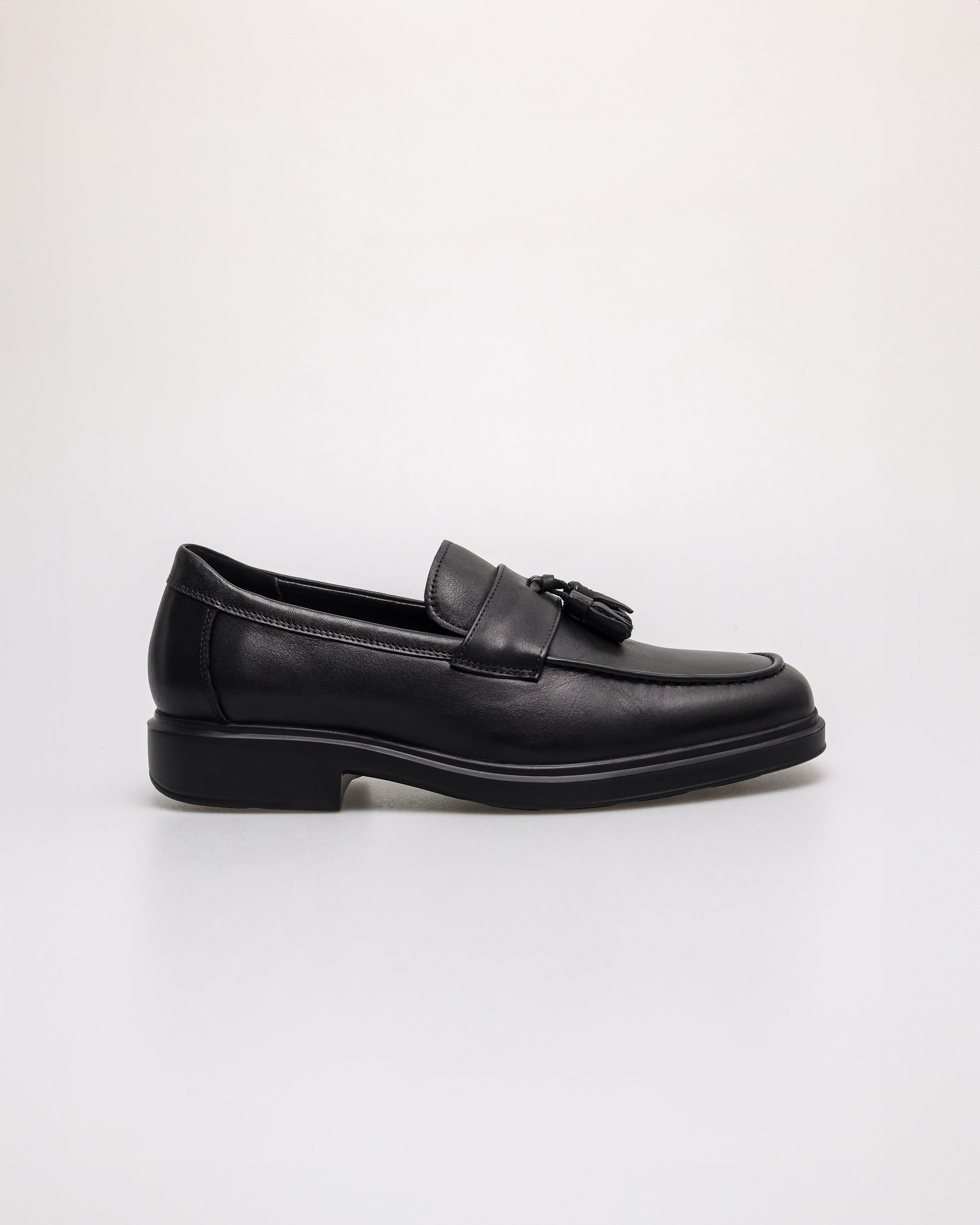 Tomaz F441 Men's Regal Tassel Loafer (Black)