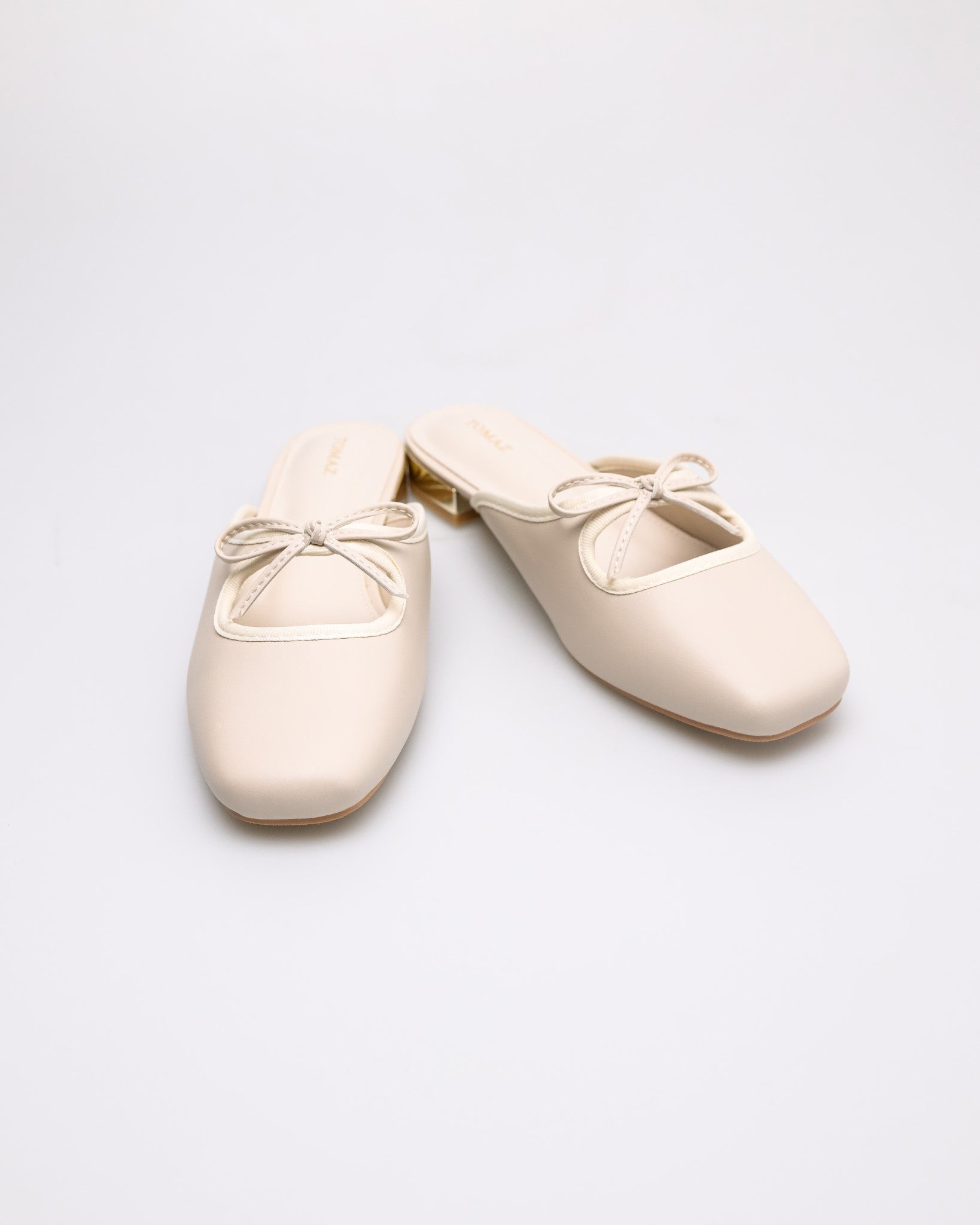 #color_ivory