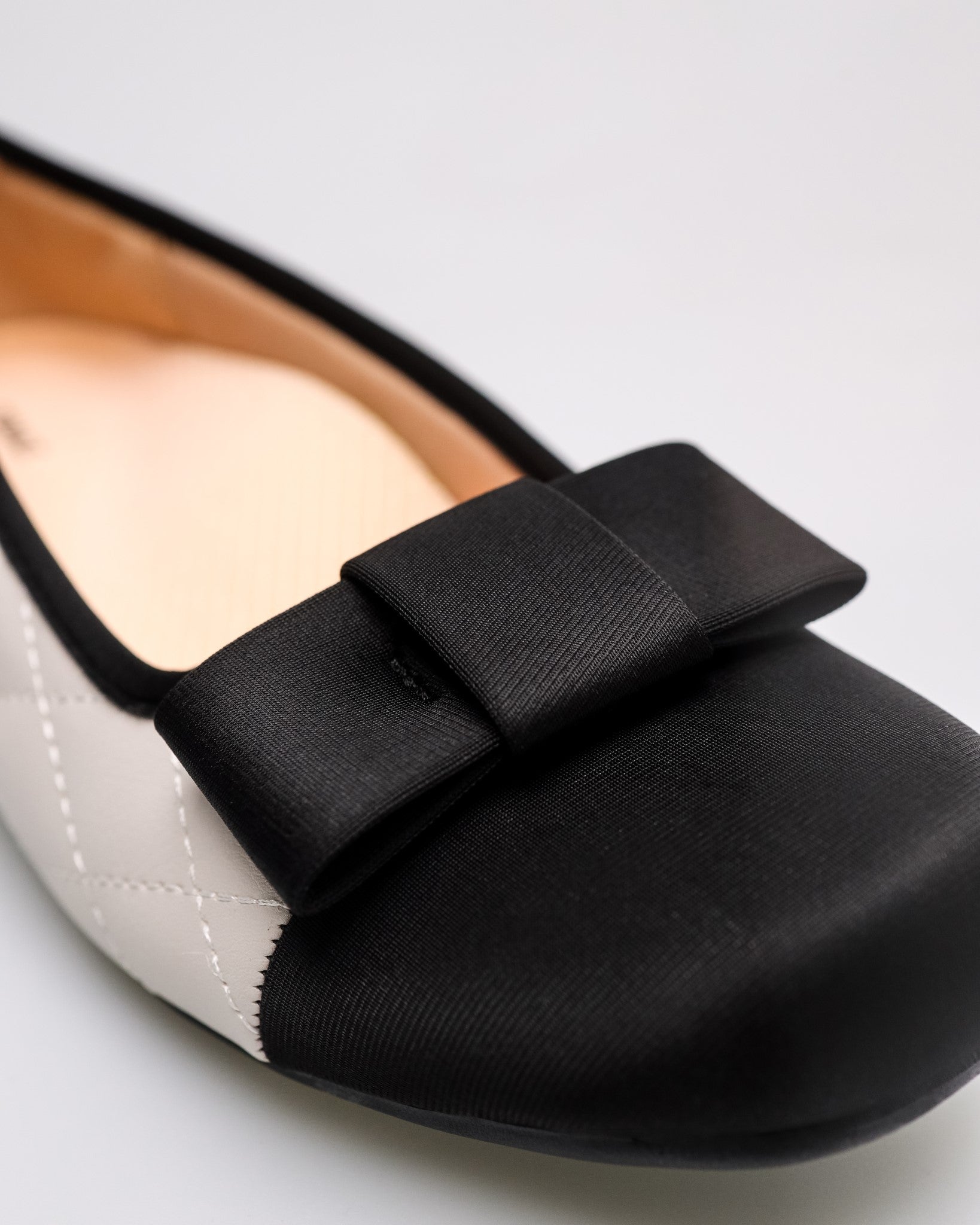 #color_black/camel