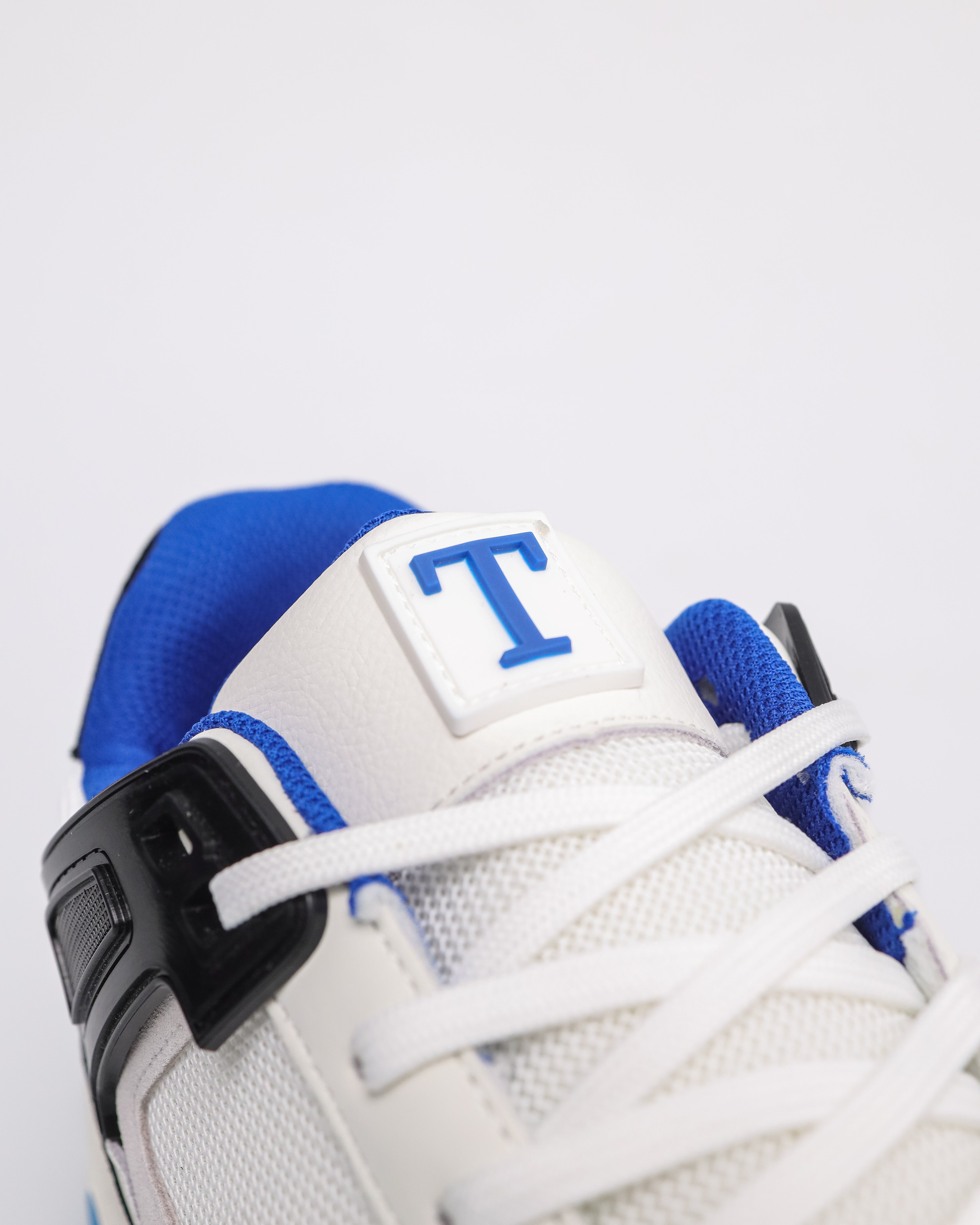 Tomaz TBB022 Mens Sneaker (White/Blue)