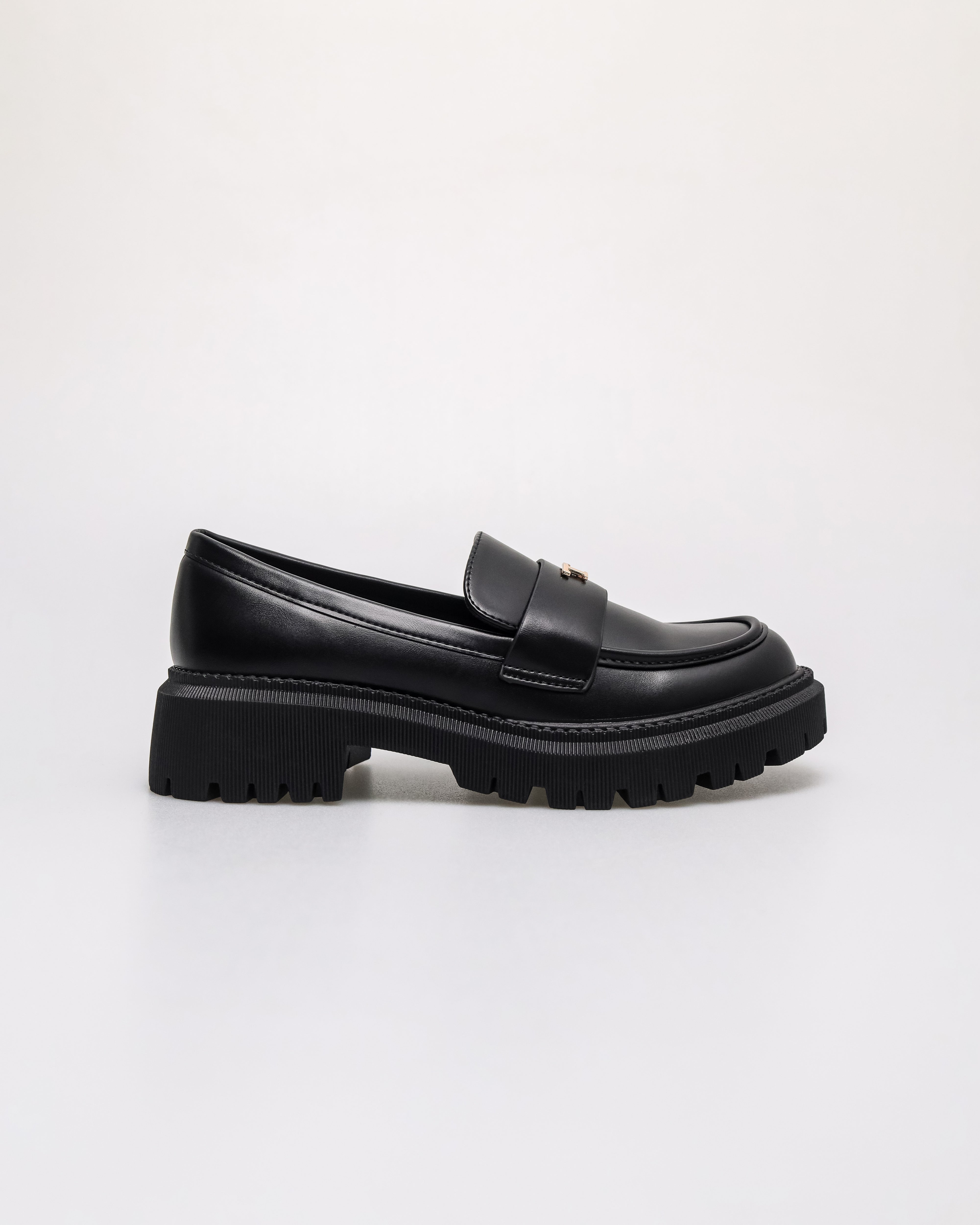 Tomaz FL110 Ladies Chunk T Loafers (Black)