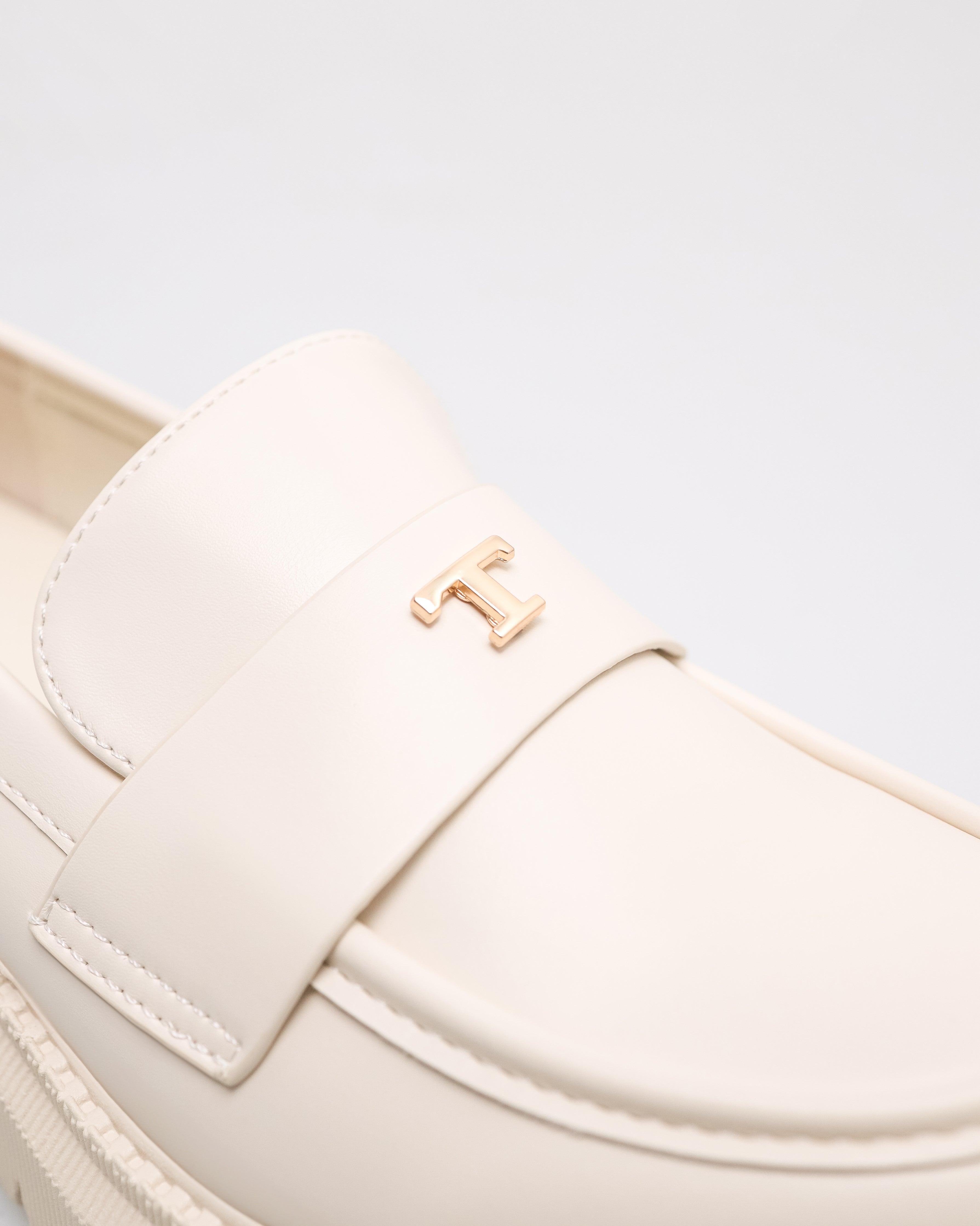 Tomaz FL110 Ladies Chunk T Loafers (Ivory)