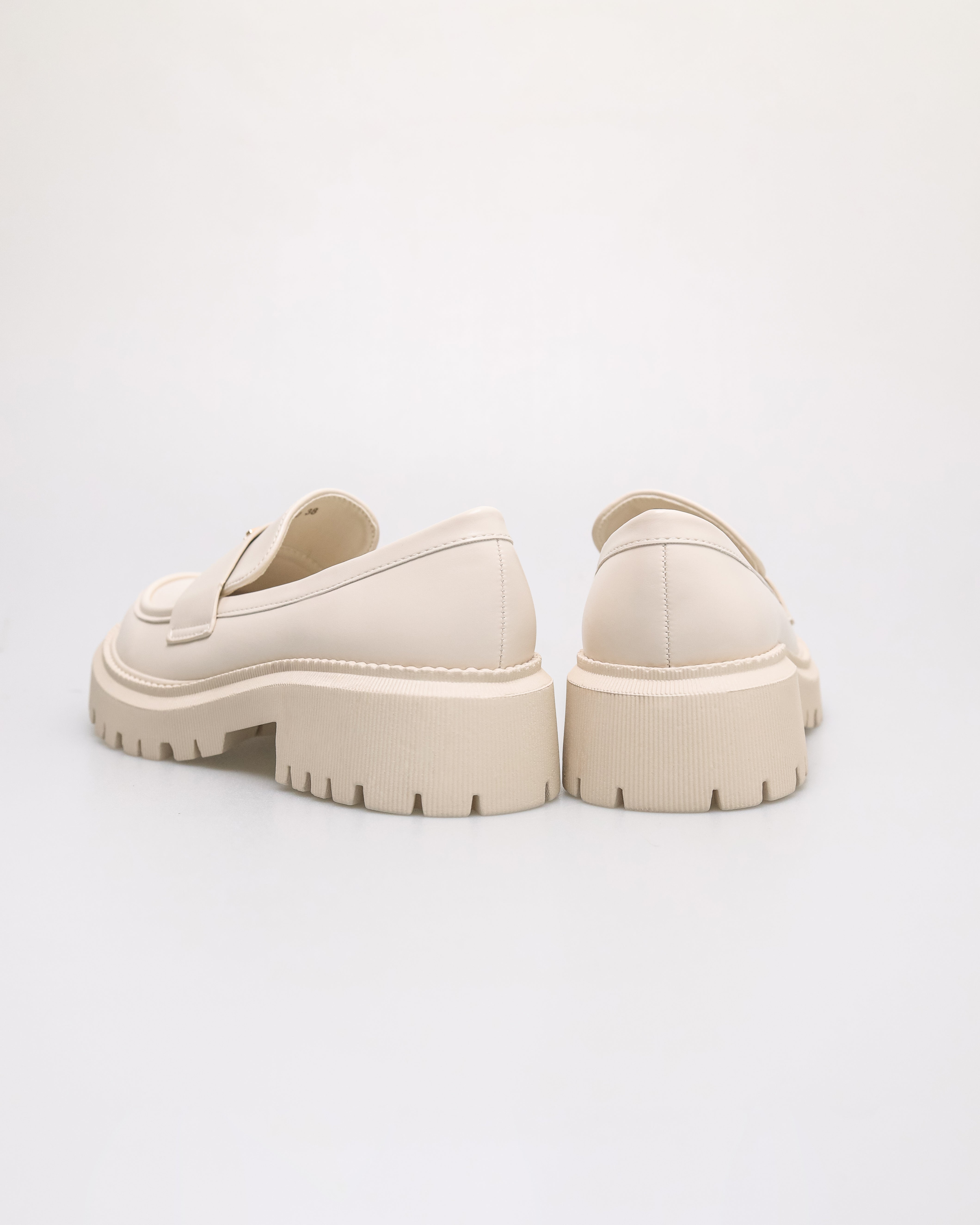 Tomaz FL110 Ladies Chunk T Loafers (Ivory)