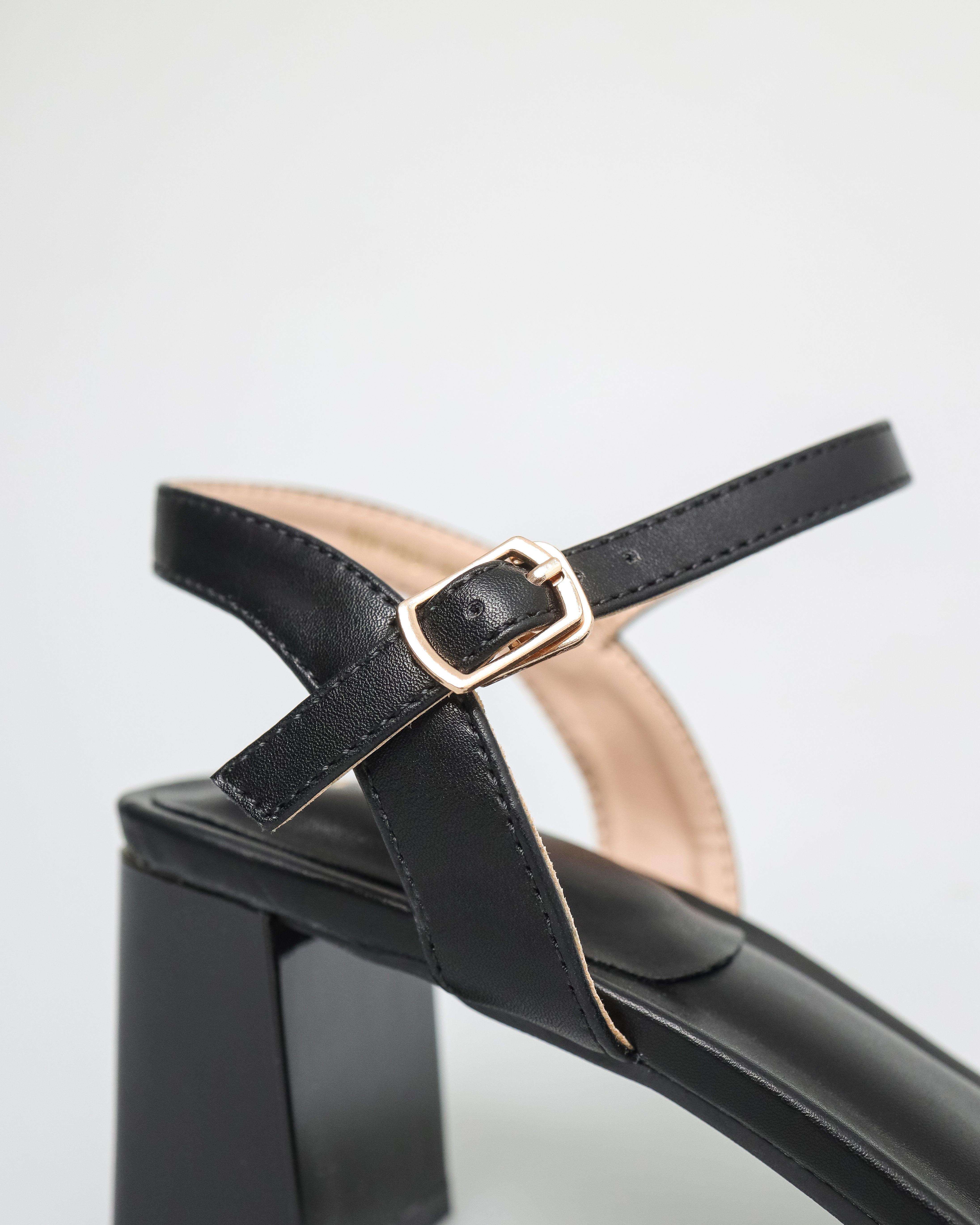 Tomaz NN169 Ladies Twisted Strap Block Heels (Black)