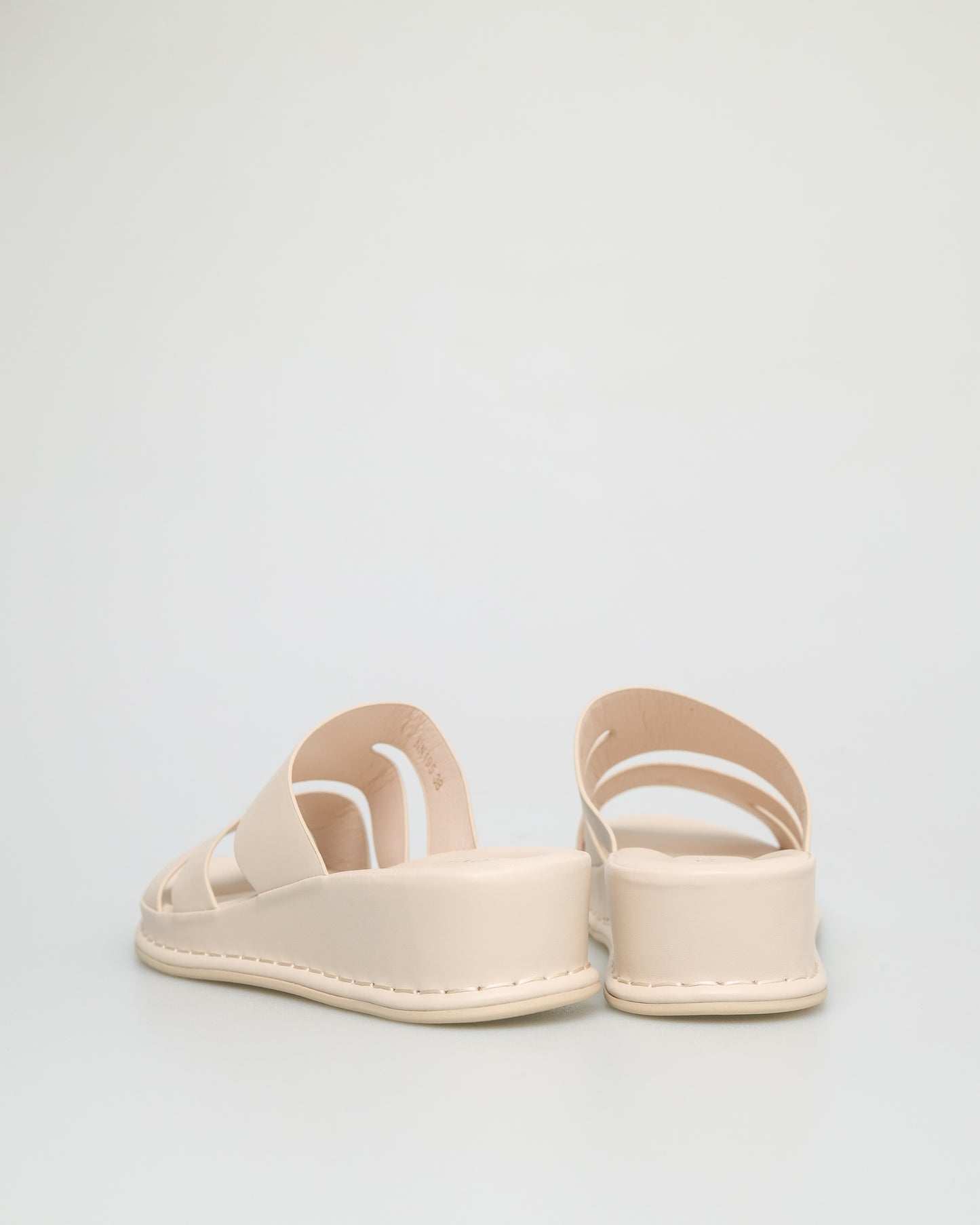 Tomaz NN195 Ladies Solid Tone Sandals (Cream)