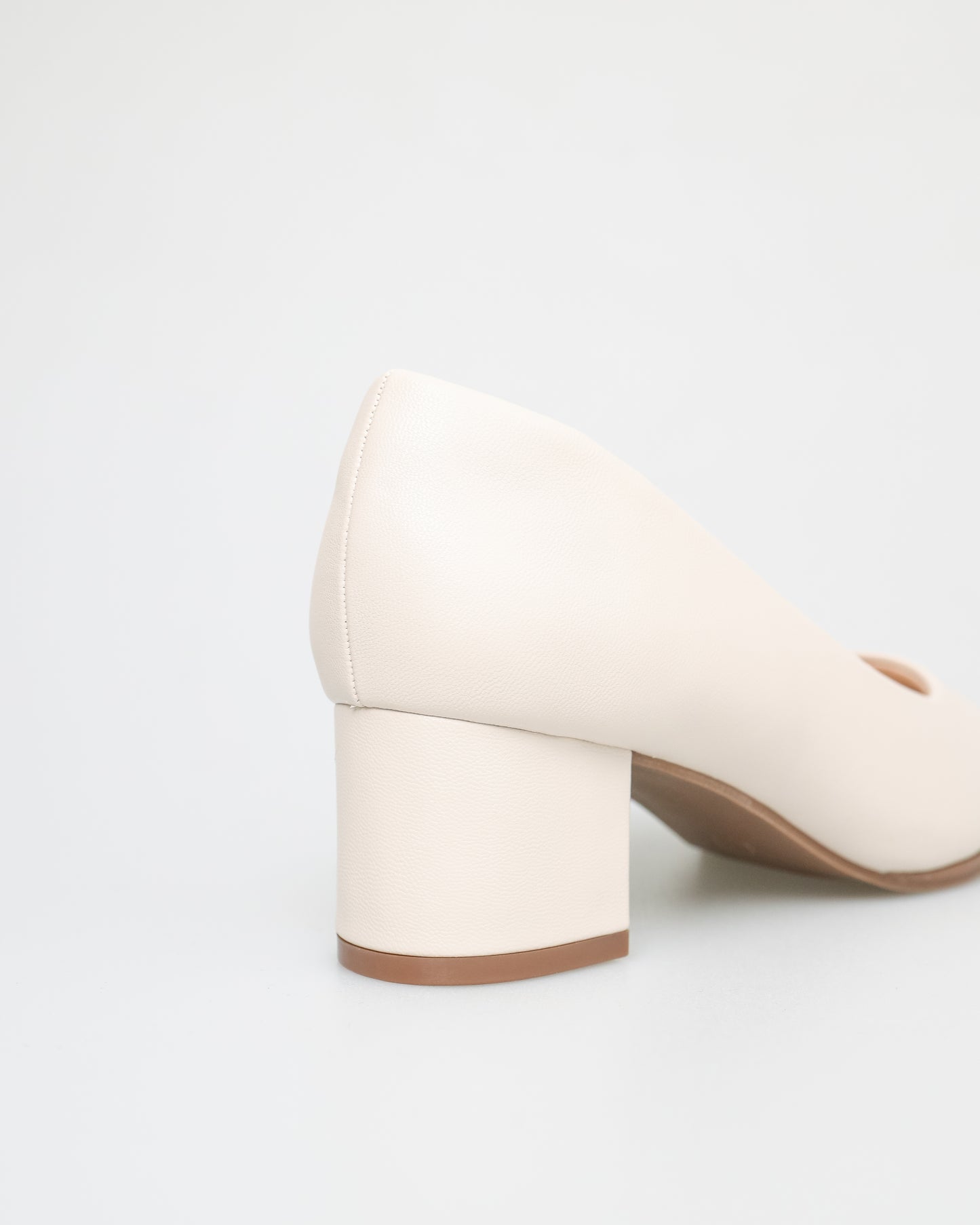 Tomaz NN245 Ladies Pointy Block Heels (Cream)