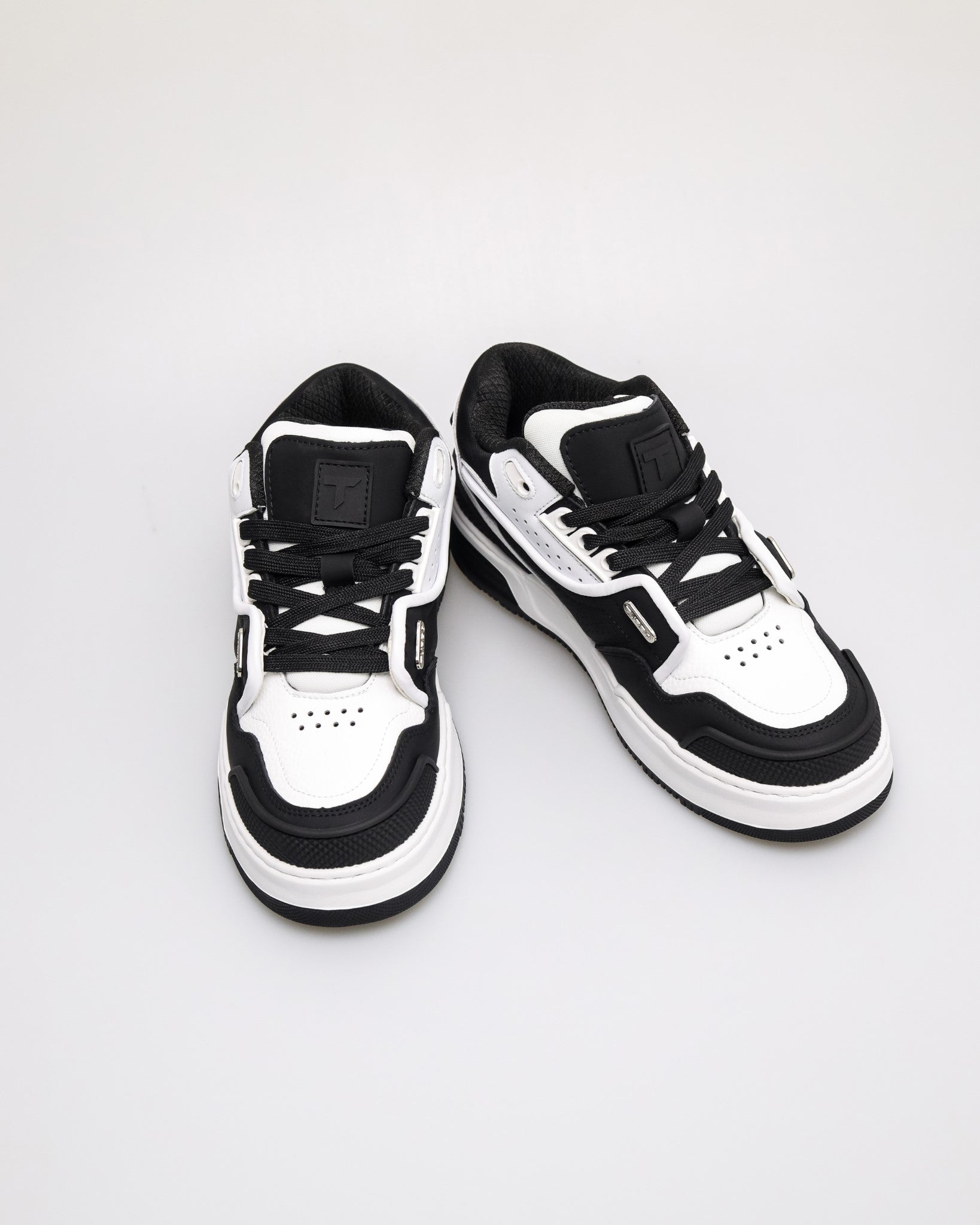 #color_black/white