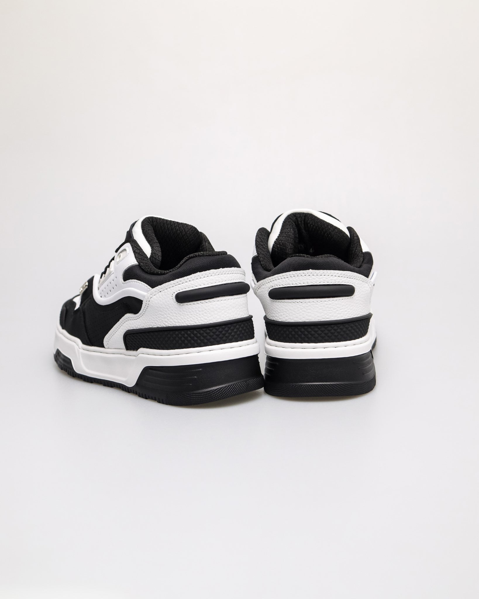 #color_black/white