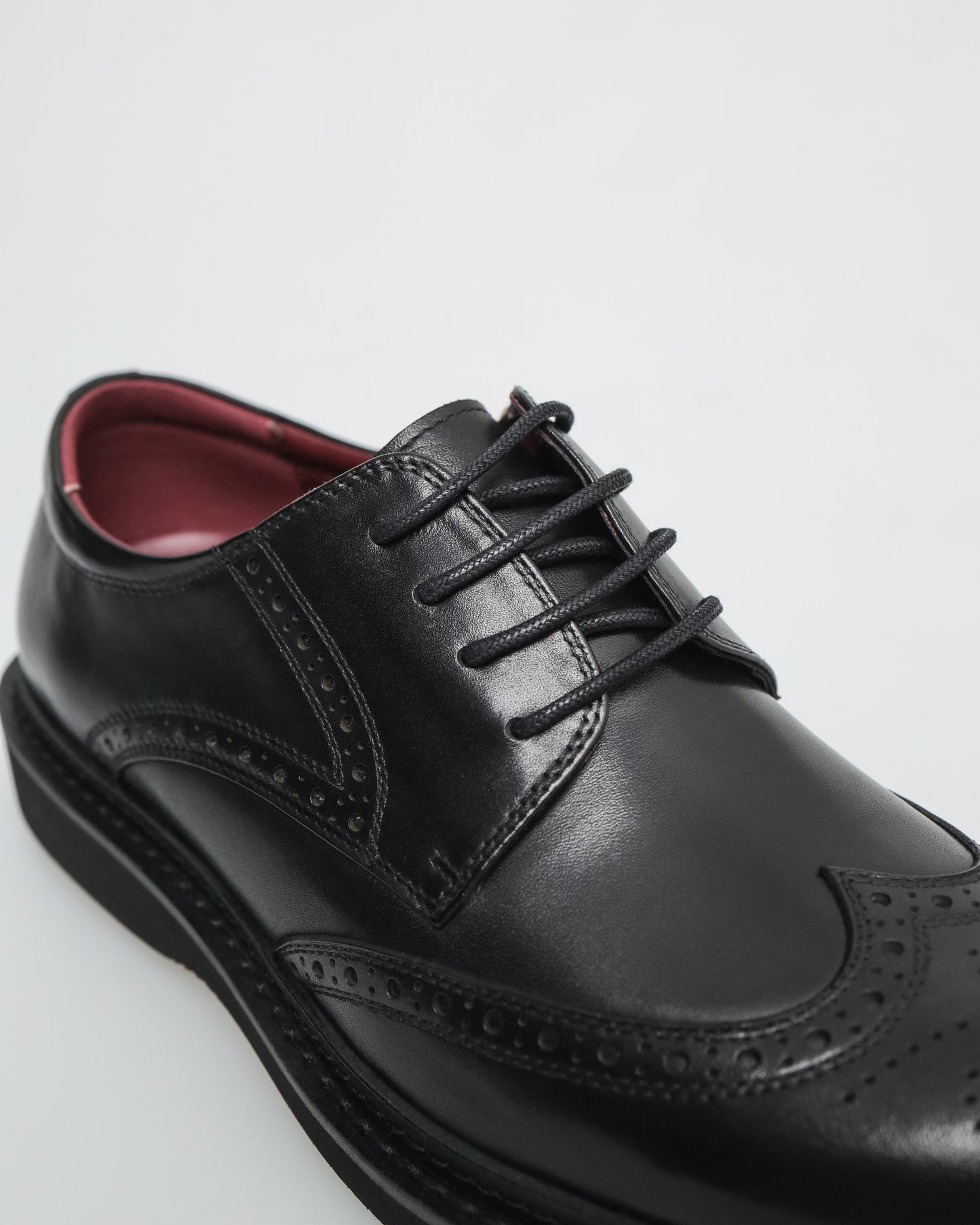 Tomaz HF078 Men's Classic Perforated Derby (Black)