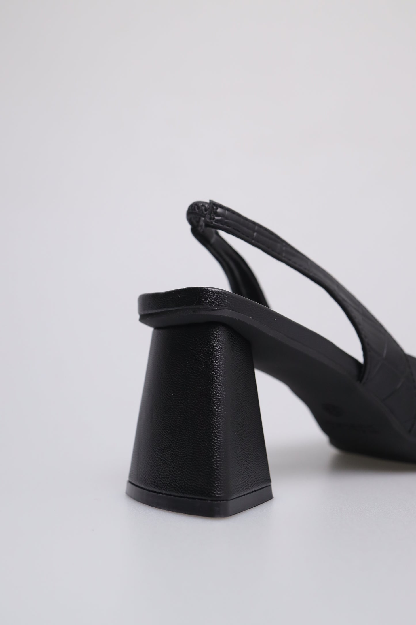 Tomaz FL047 Ladies Pointed Toe Slingback Heels (Black)