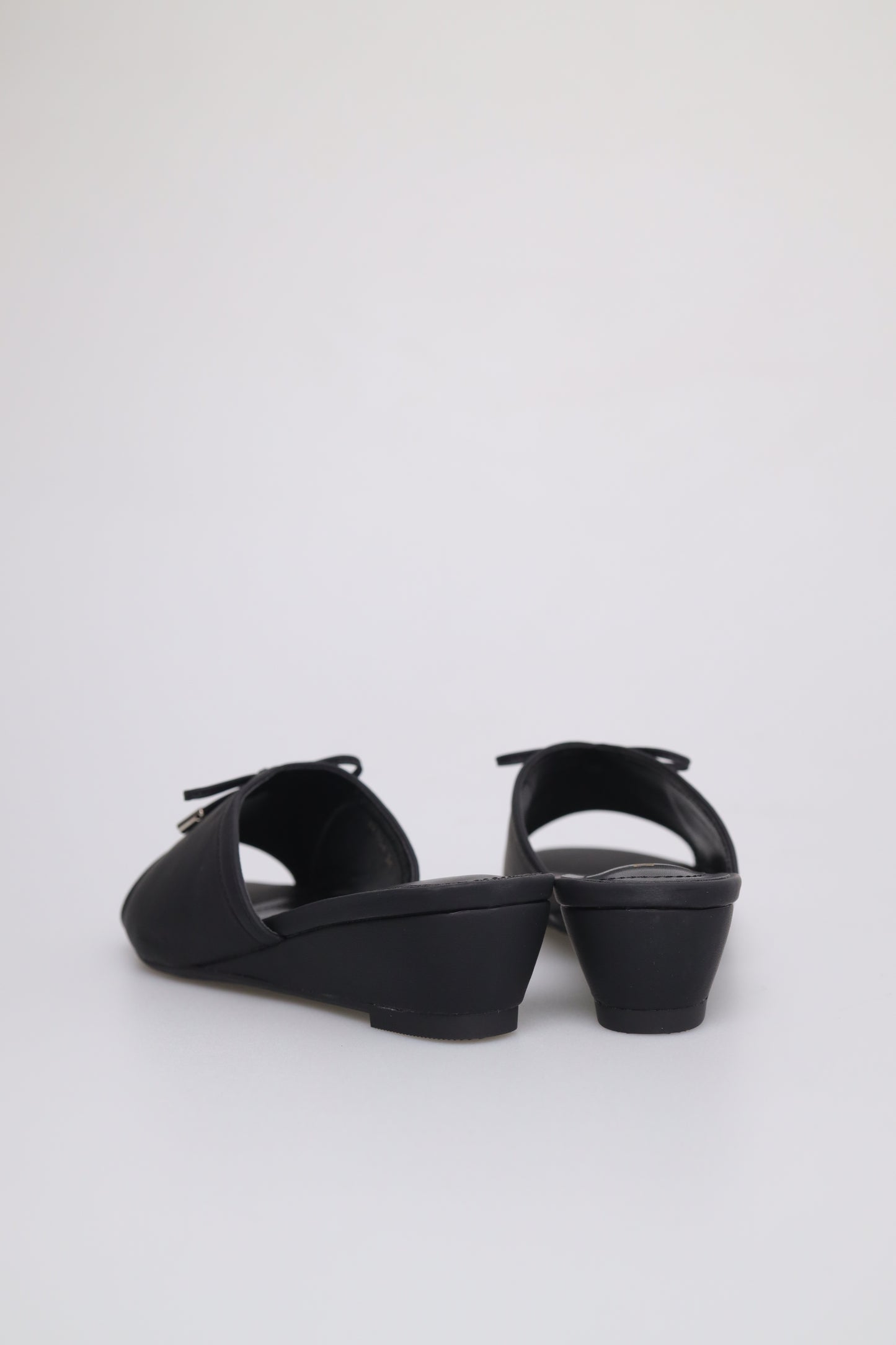 Tomaz FL064 Ladies Slide in Flats (Black)