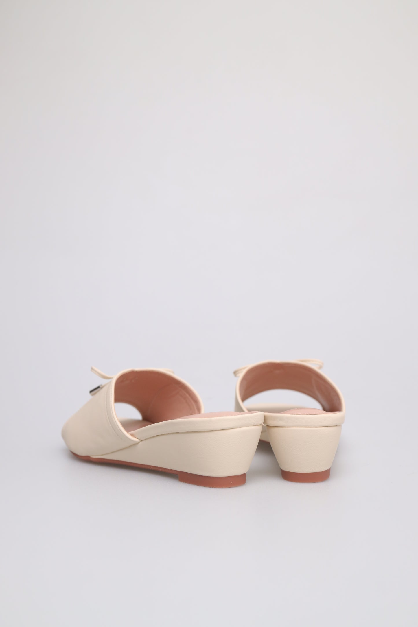 Tomaz FL064 Ladies Slide in Flats (Cream)