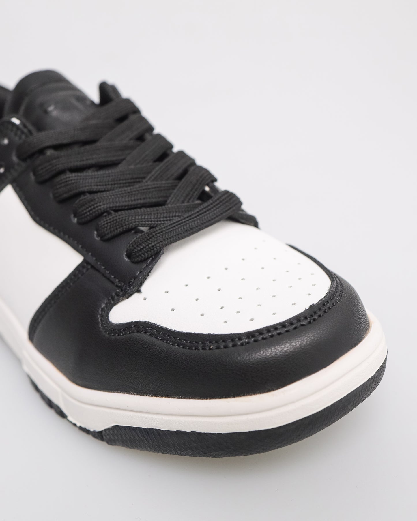 Tomaz YX158 Ladies Pacer Elegance Sneakers (White/Black)