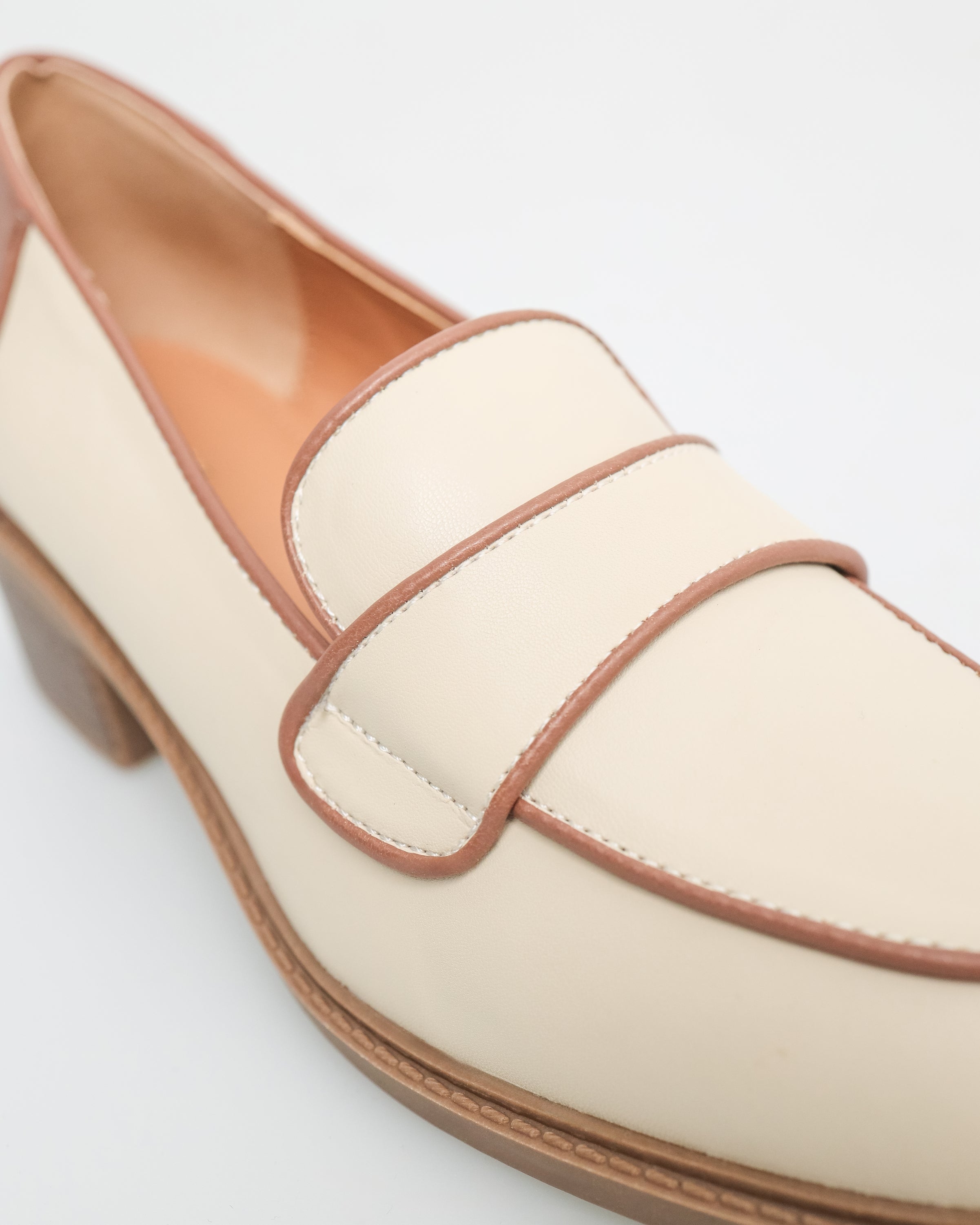 Tomaz FL040 Ladies Two Tones Loafers (Cream)