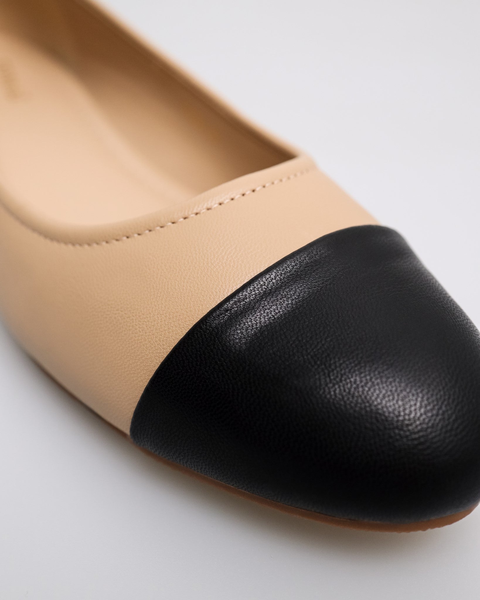 #color_black/beige