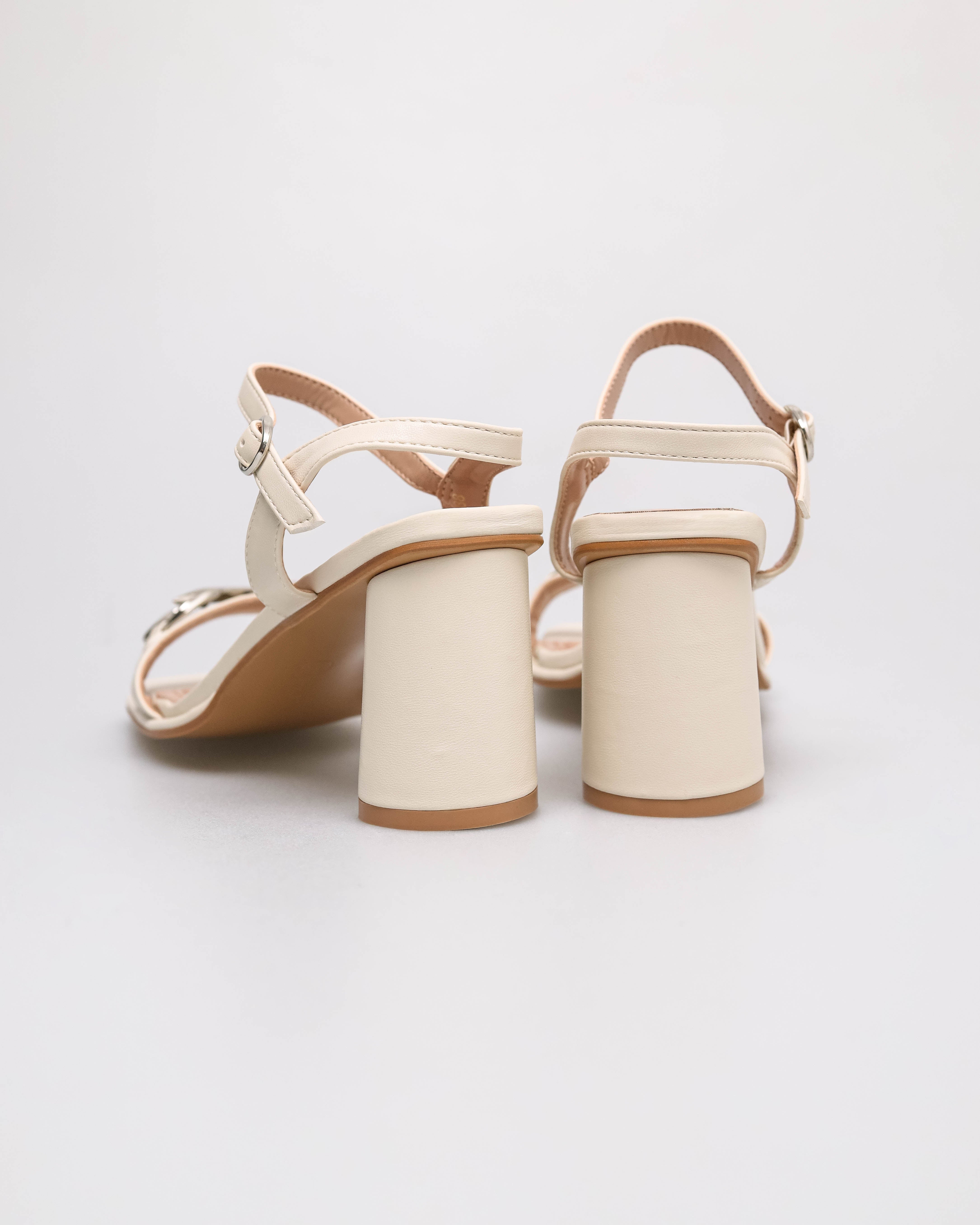 #color_off white