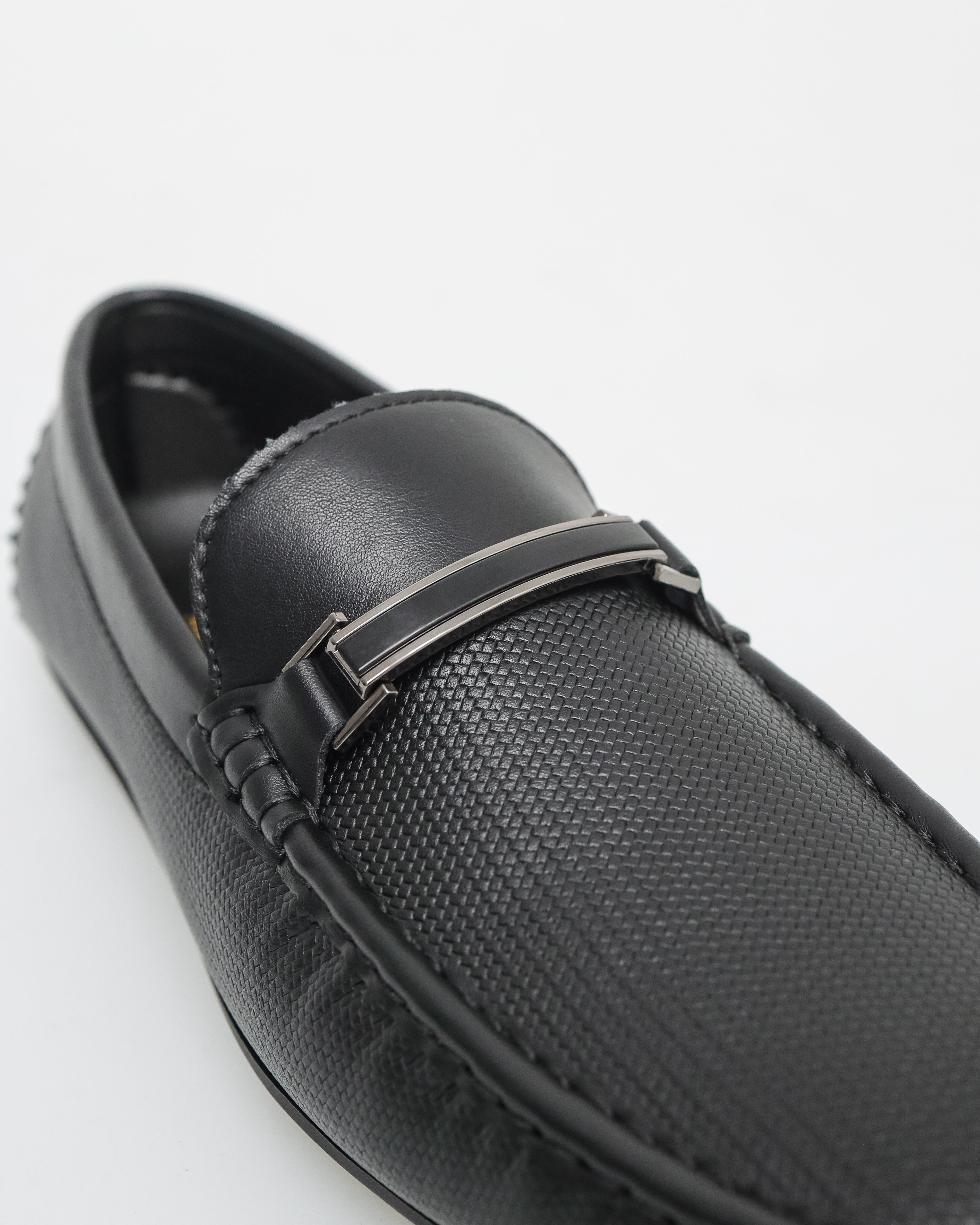 Tomaz C615 Men's Black Streamline Buckle Moccasins (Black)