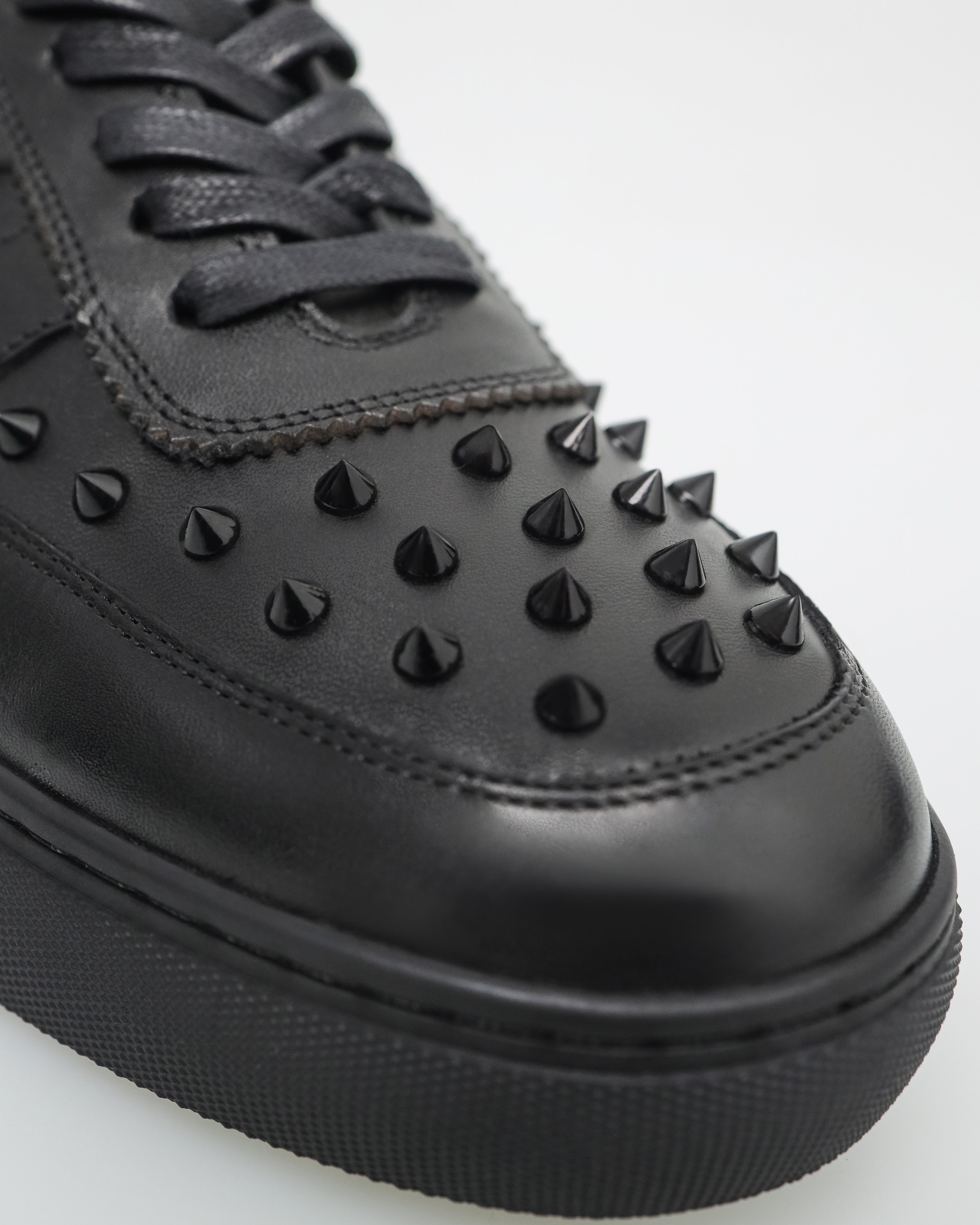 Tomaz C557 Men's Charcoal Studs Sneaker (Black)