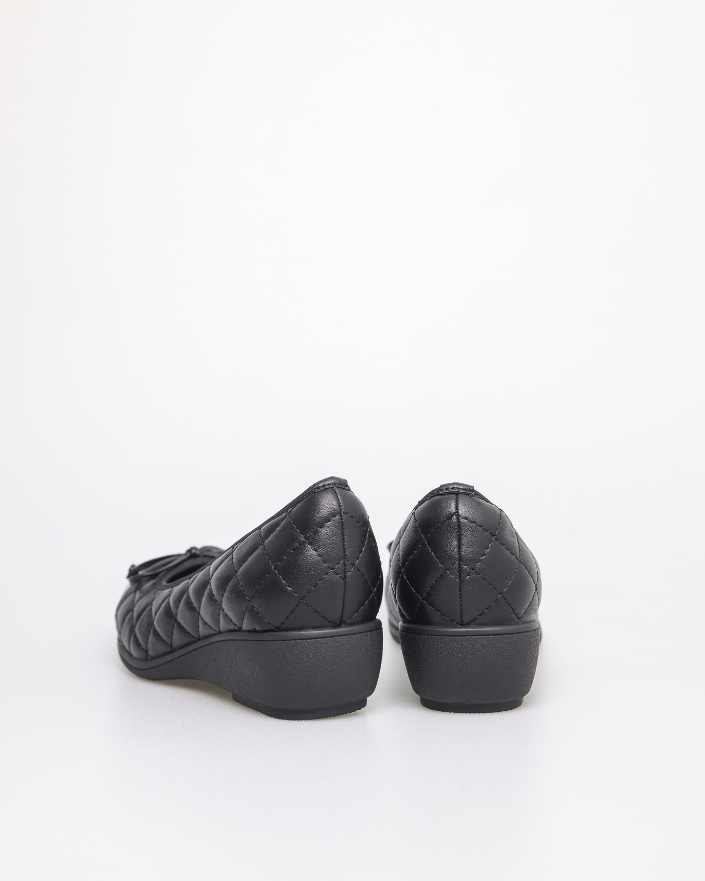 Tomaz YX186 Ladies Ribbon Quilted Flats (Black)