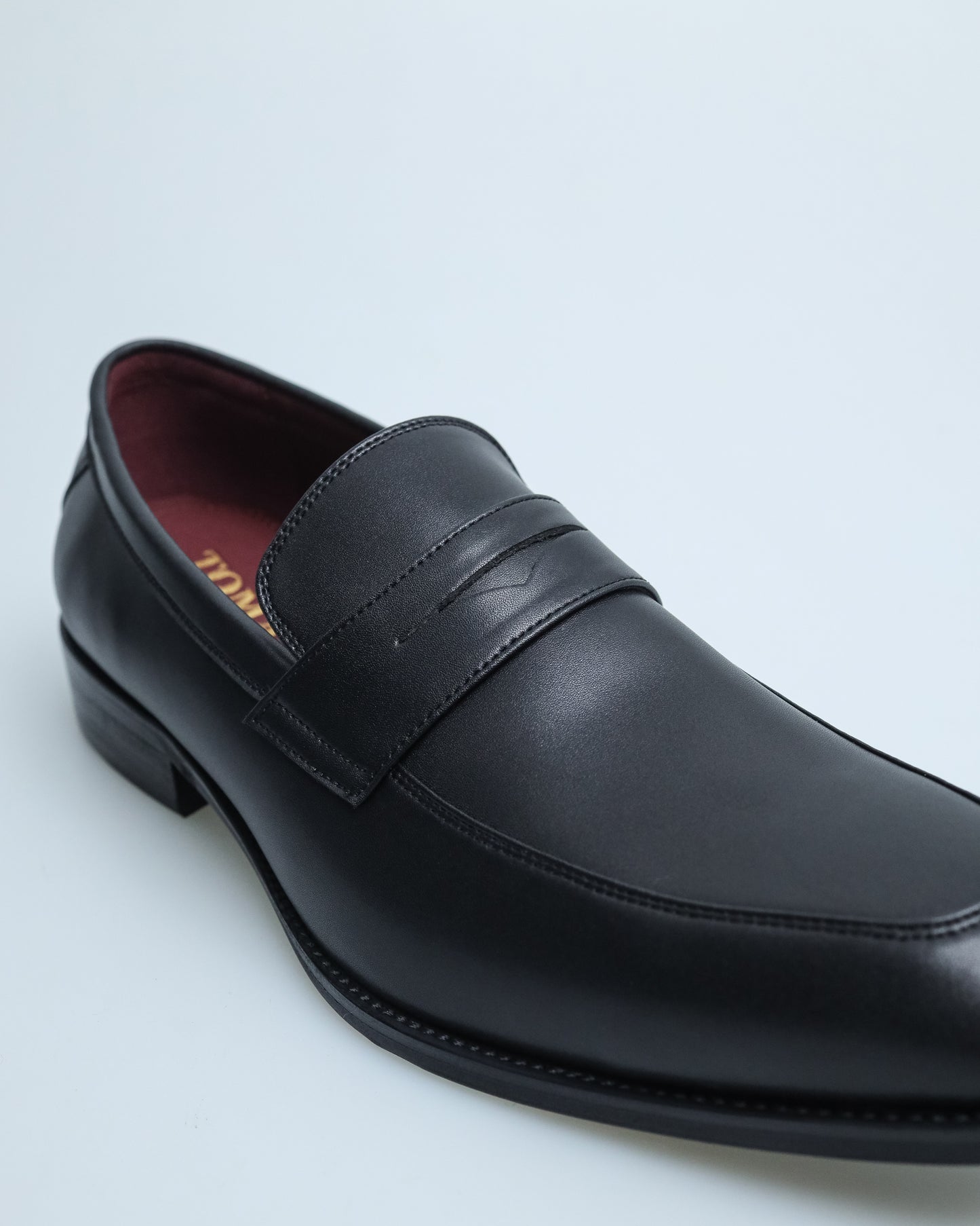 Tomaz HF062 Men's Penny Loafer (Black)