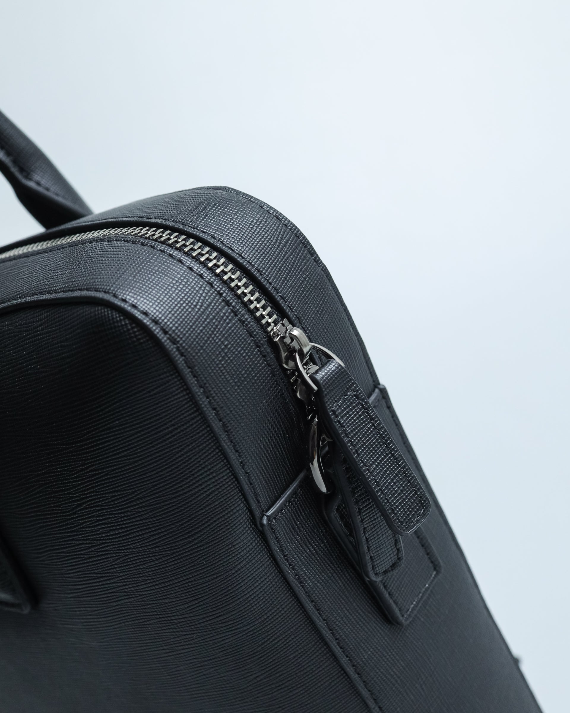 Tomaz NT-TZ357 Men's Sling Bag (Black)