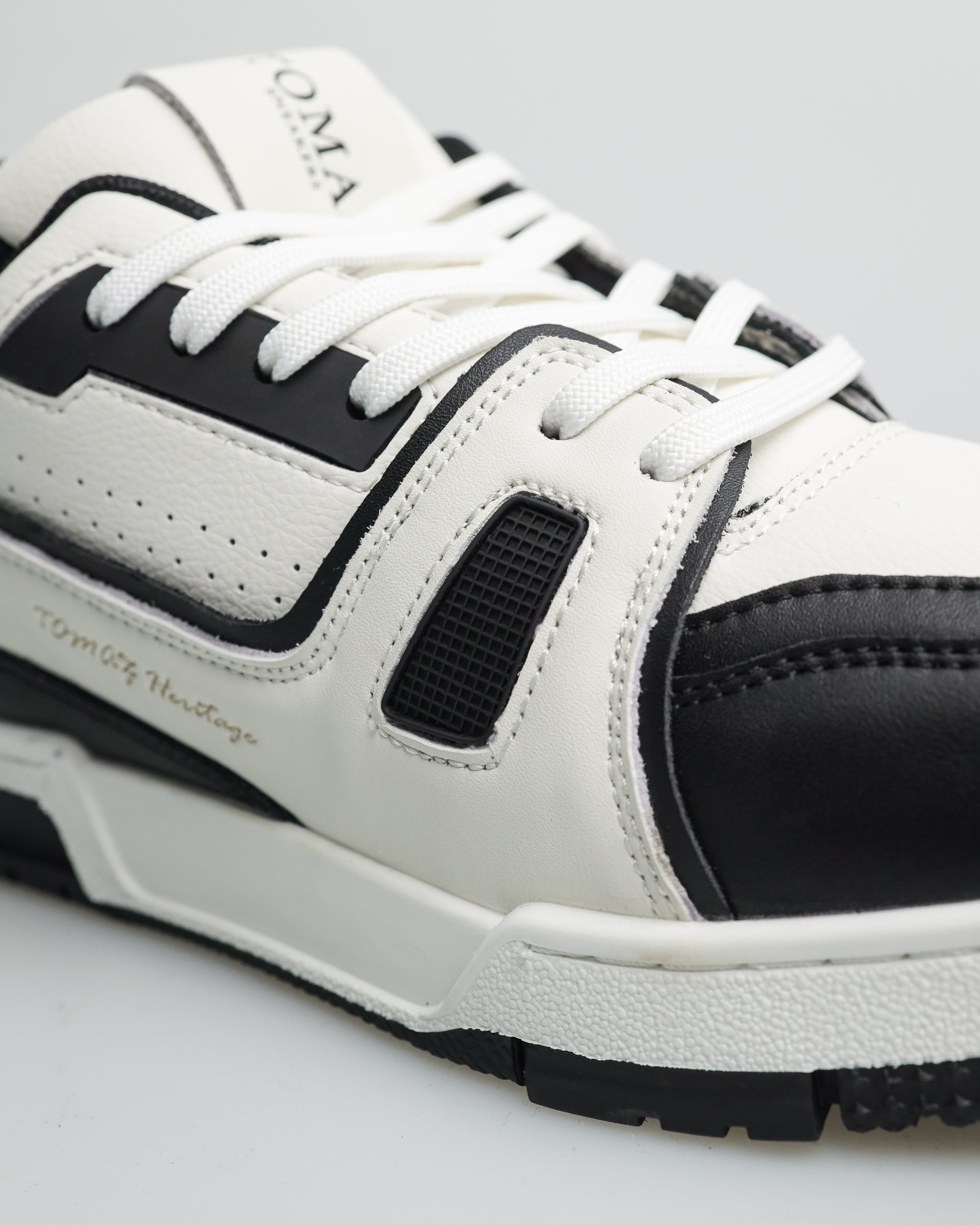 Tomaz TBB020 Men's Sneakers (White/Black)