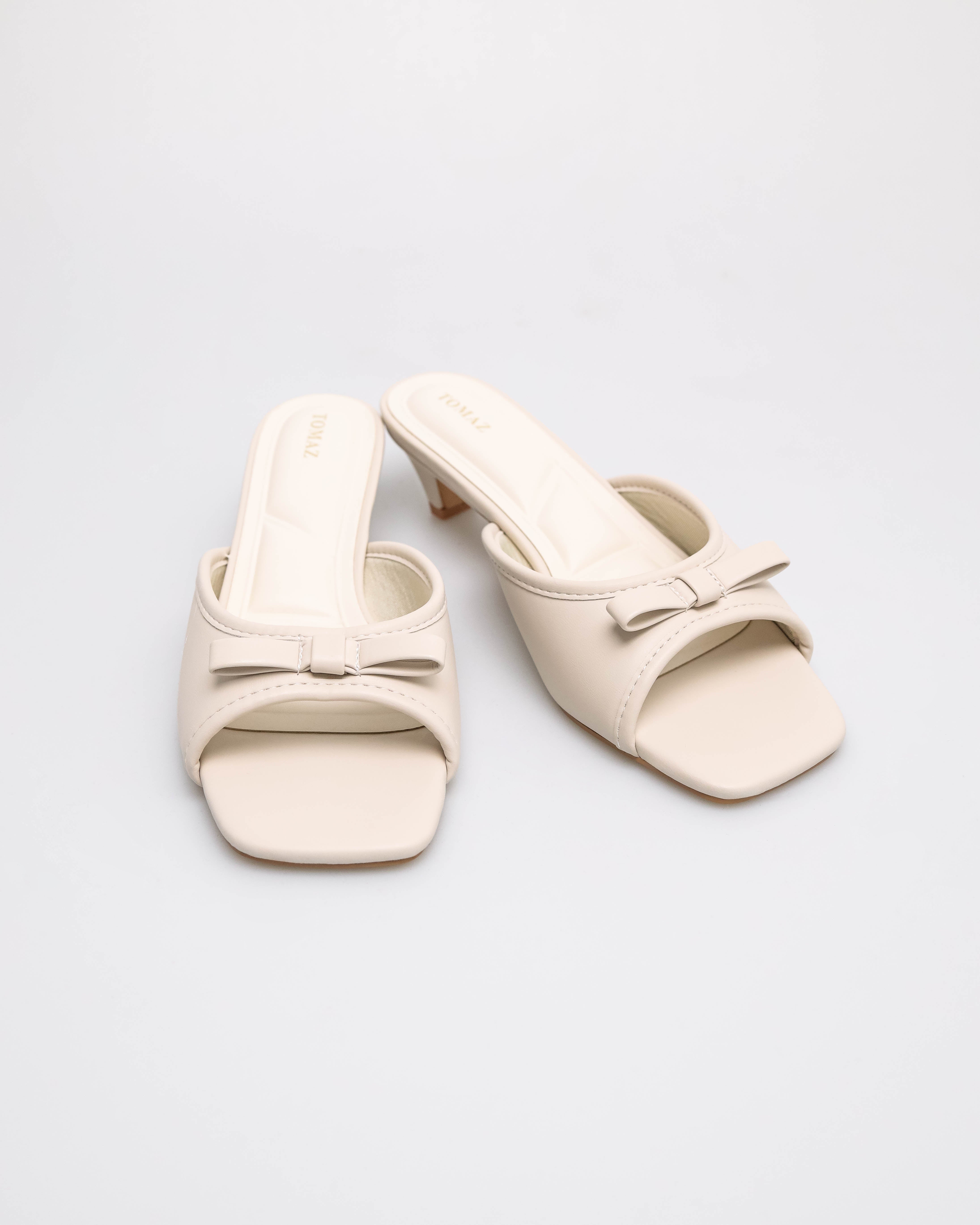 #color_off white