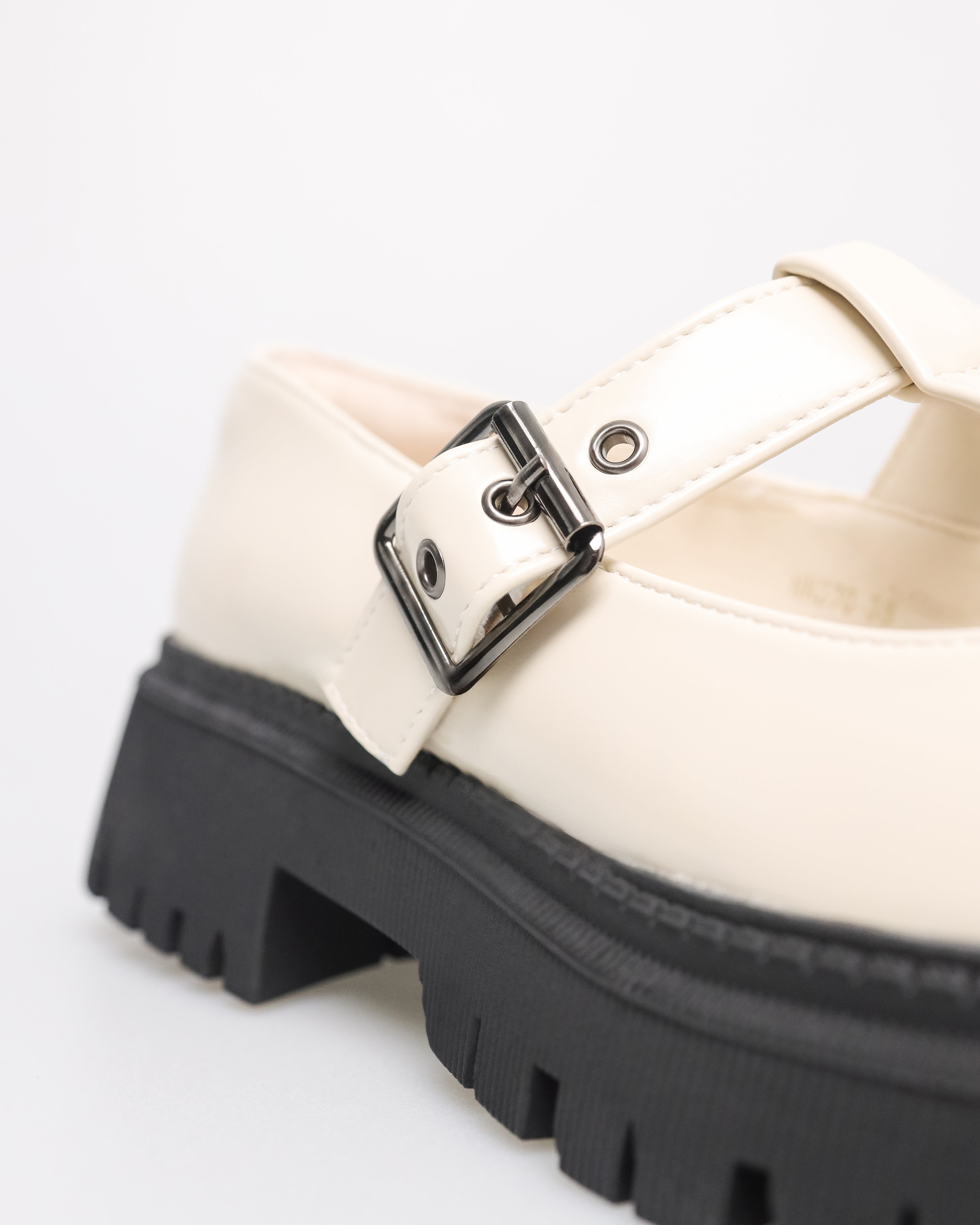 Tomaz NN270 Ladies Gothic Glide Platform Loafer (Cream)