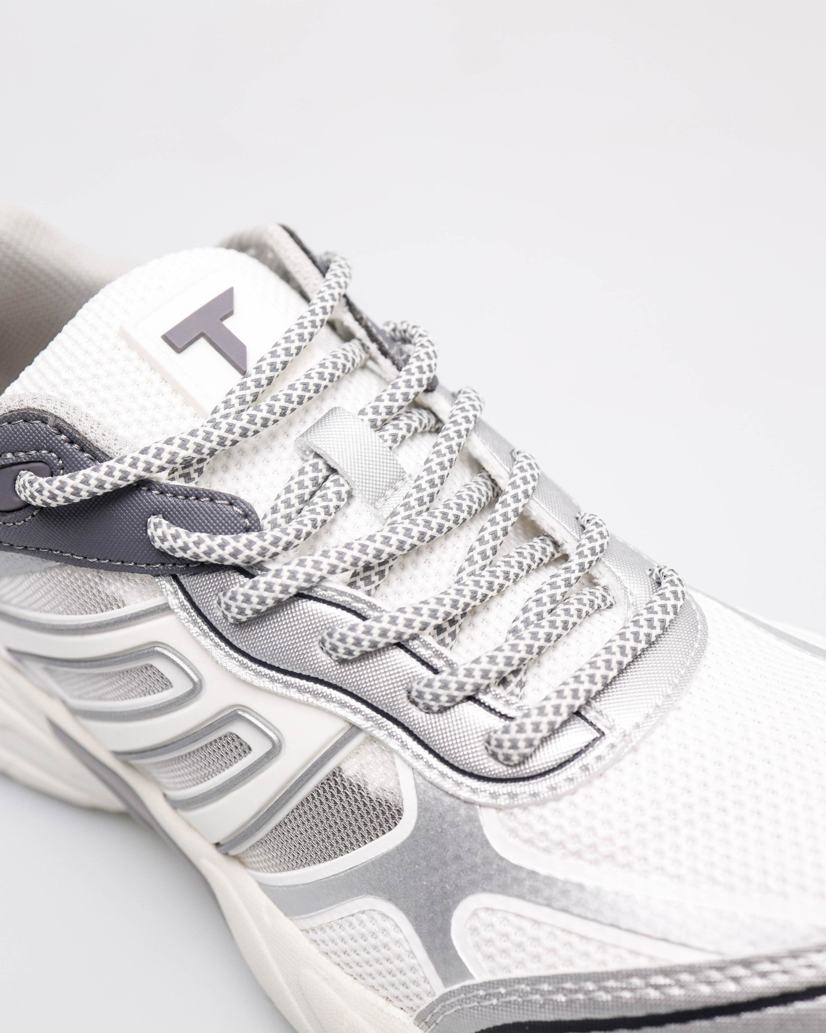 #color_white/silver