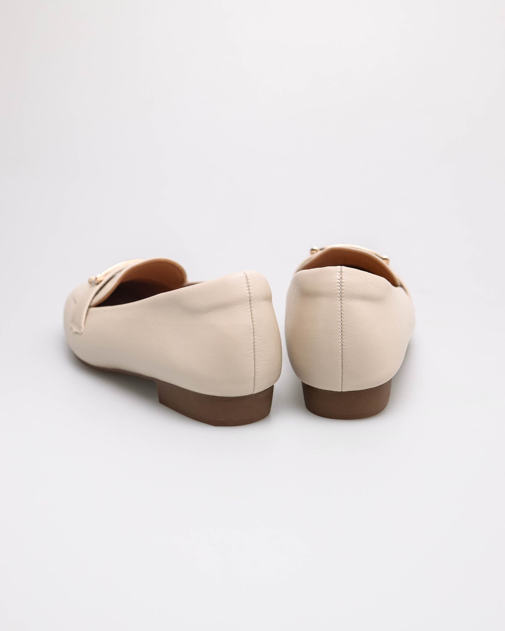 #color_ivory