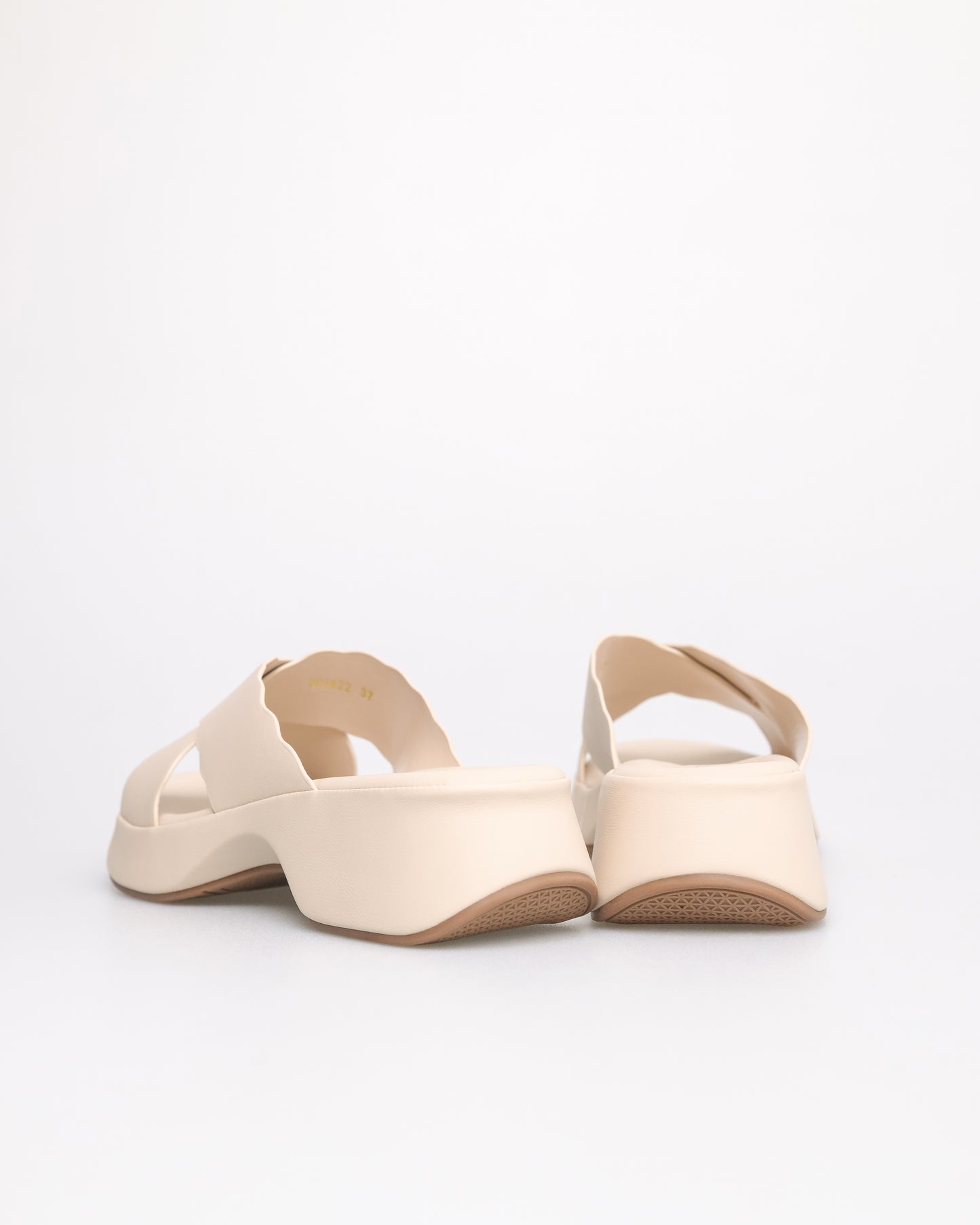 Tomaz NN422 Ladies Wavy Sandals (Cream)