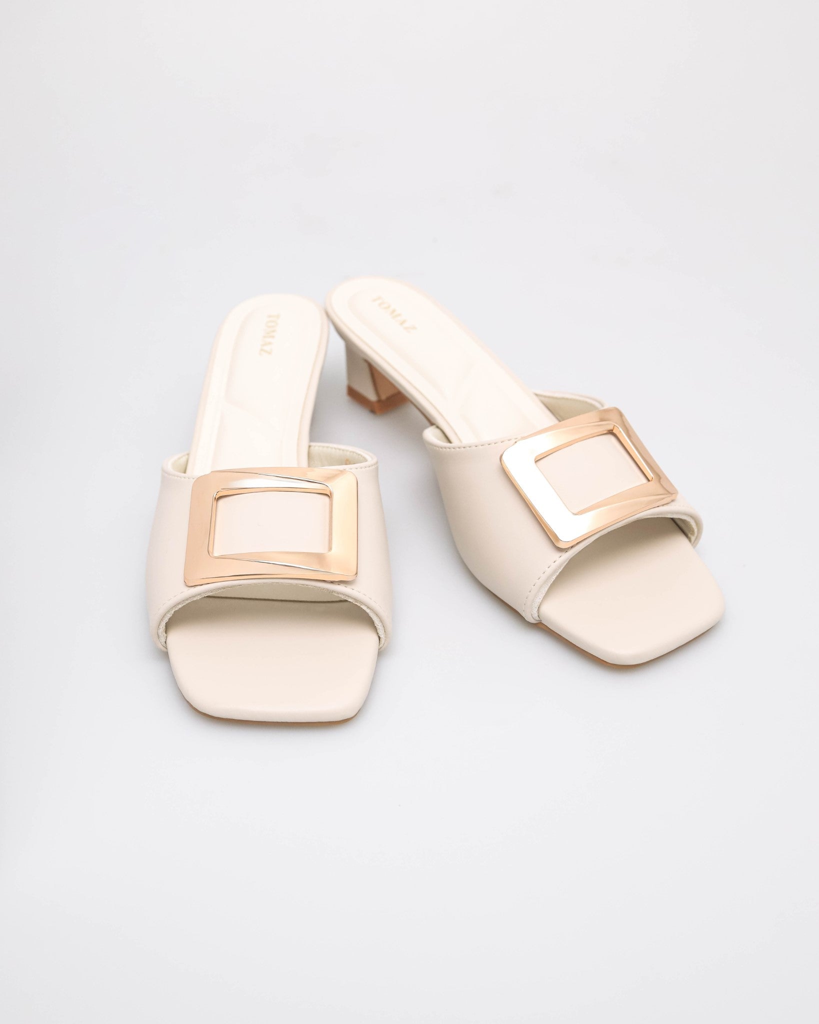 #color_off white