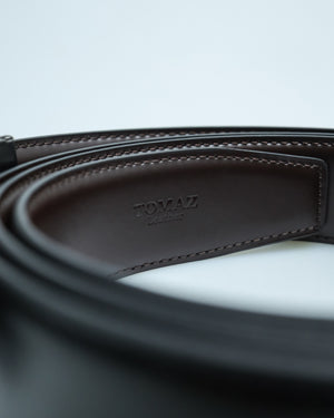 
                  
                    Load image into Gallery viewer, Tomaz AB107 Men&amp;#39;s Reversible Leather Belt (Black/Brown)
                  
                